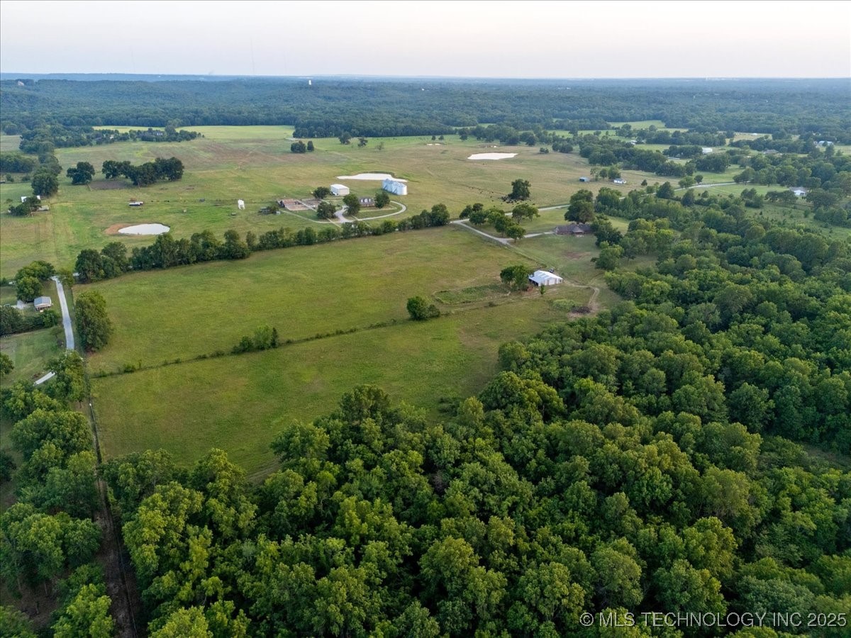 03 E 41st Street S Property Photo 13