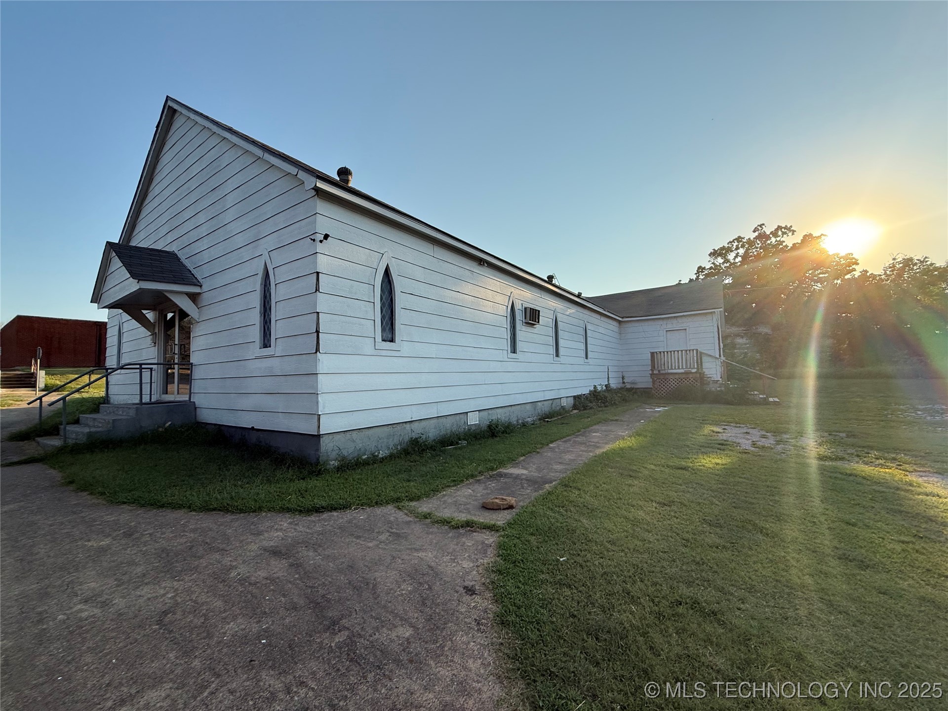 461 6th Property Photo 2