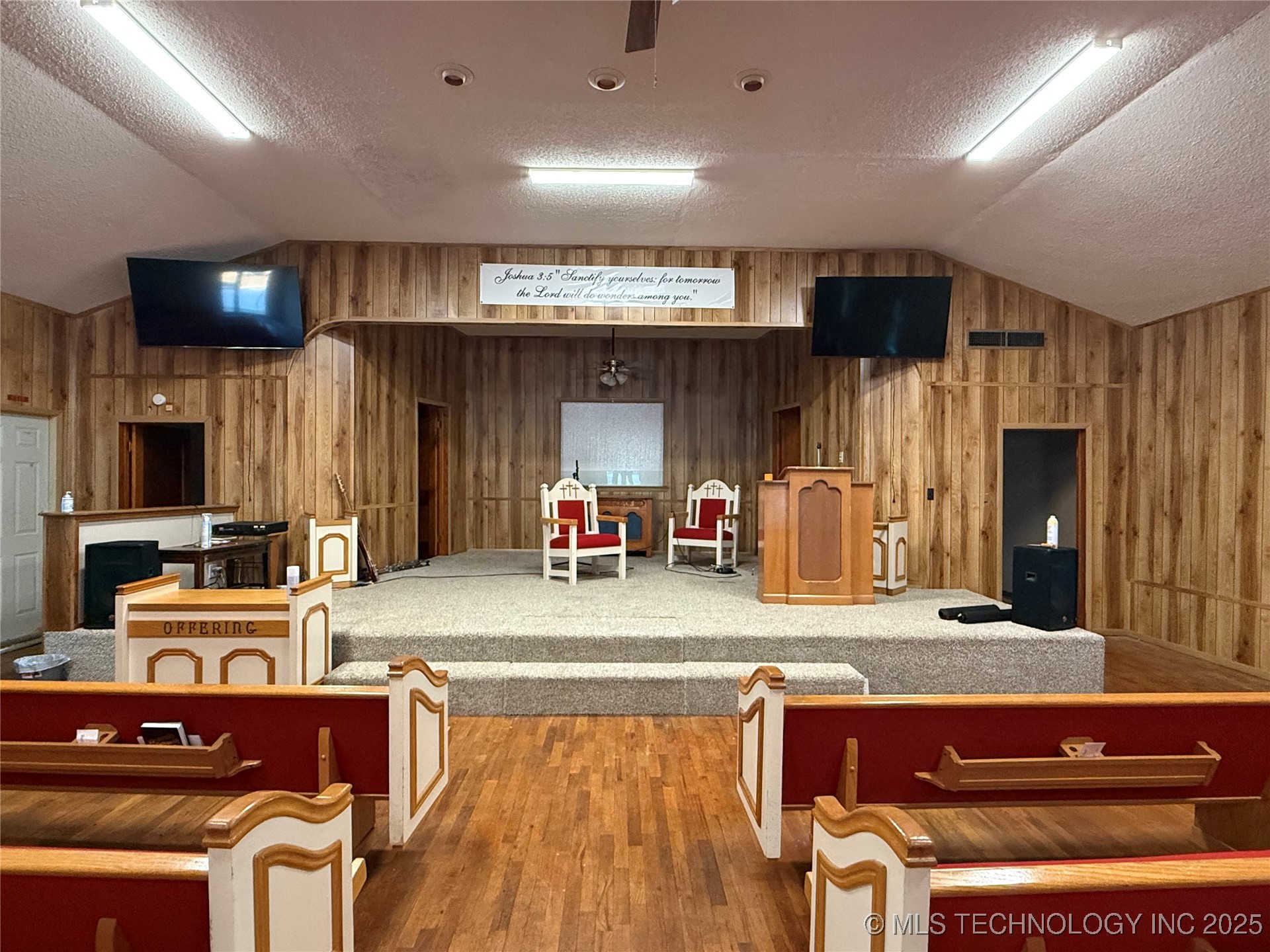 461 6th Property Photo 4