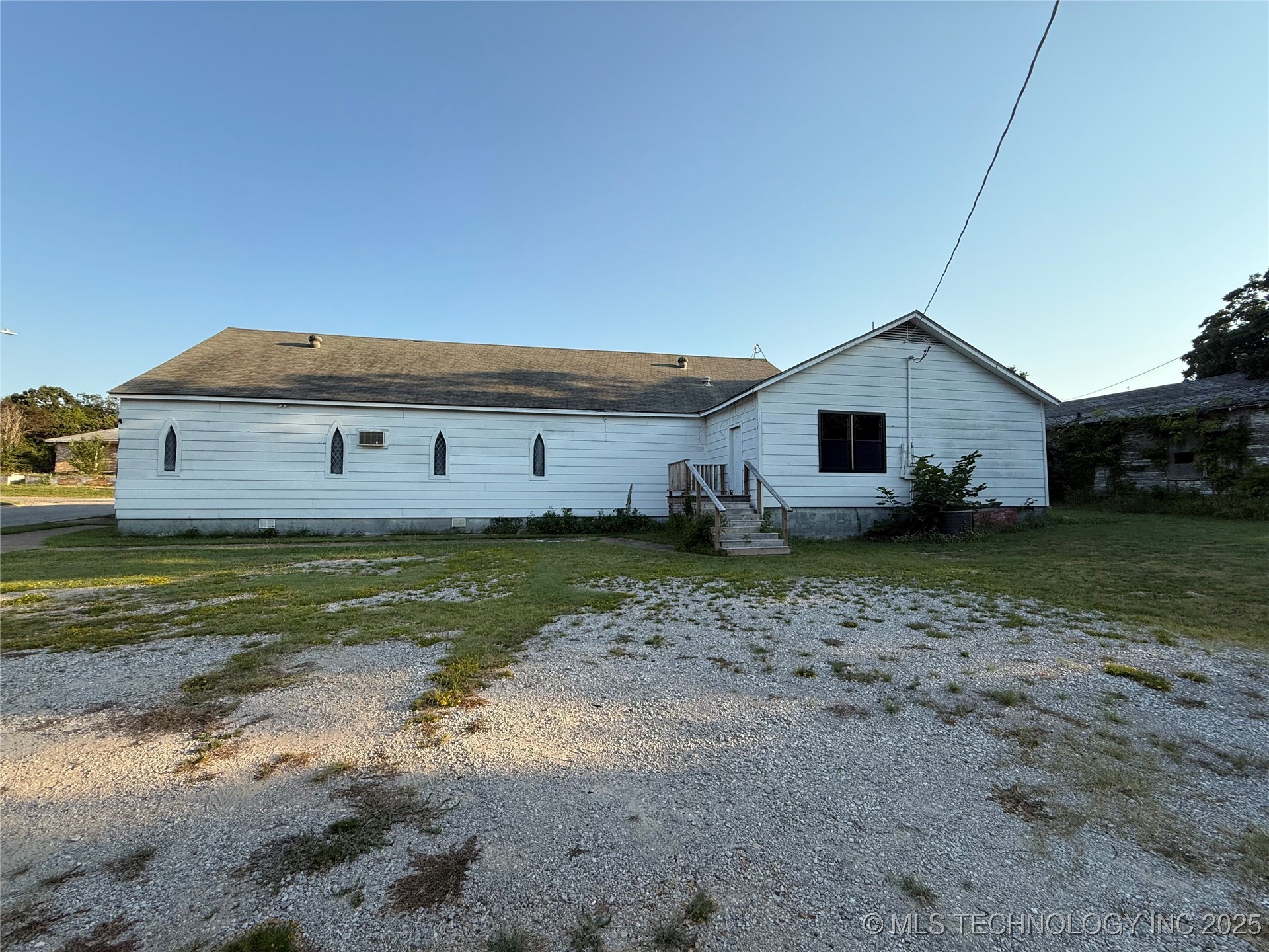 461 6th Property Photo 18