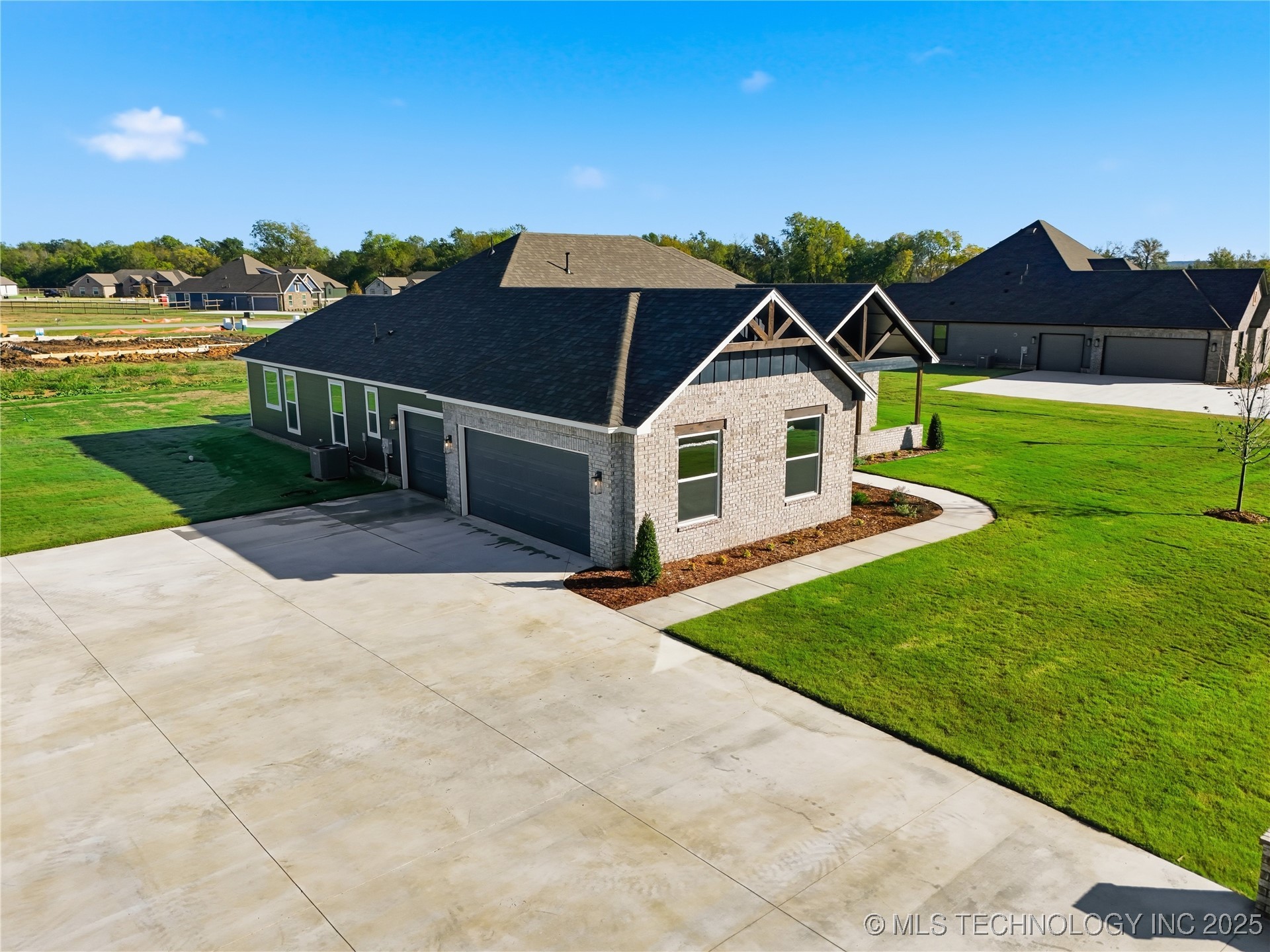 16315 E 101st Street North Property Photo 2