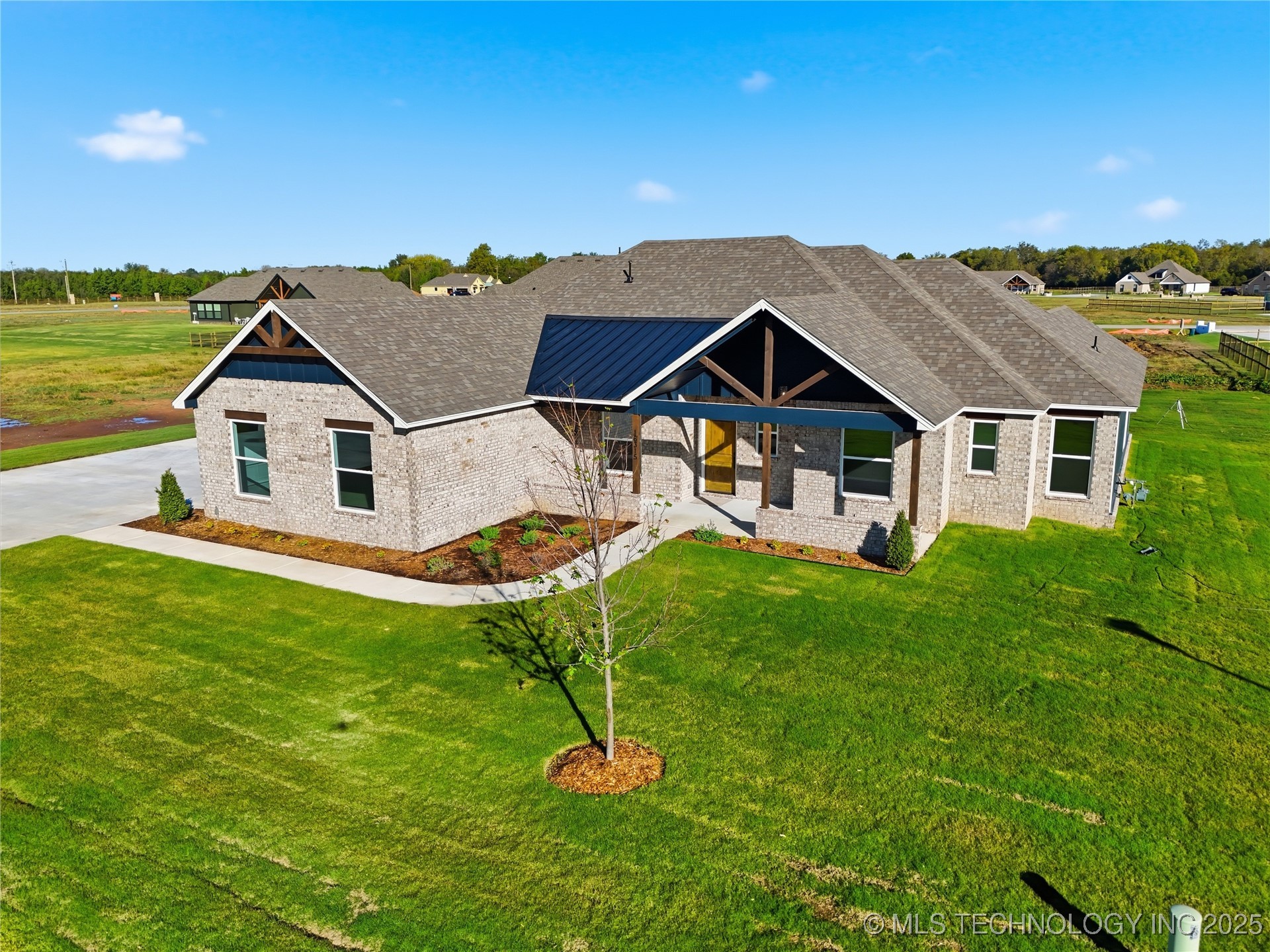 16315 E 101st Street North Property Photo 3