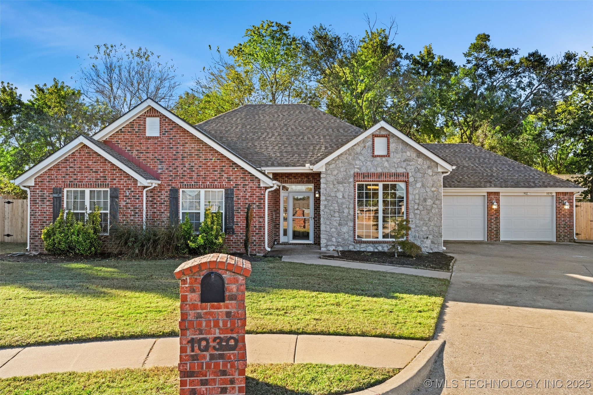 1030 East Drive Property Photo 1