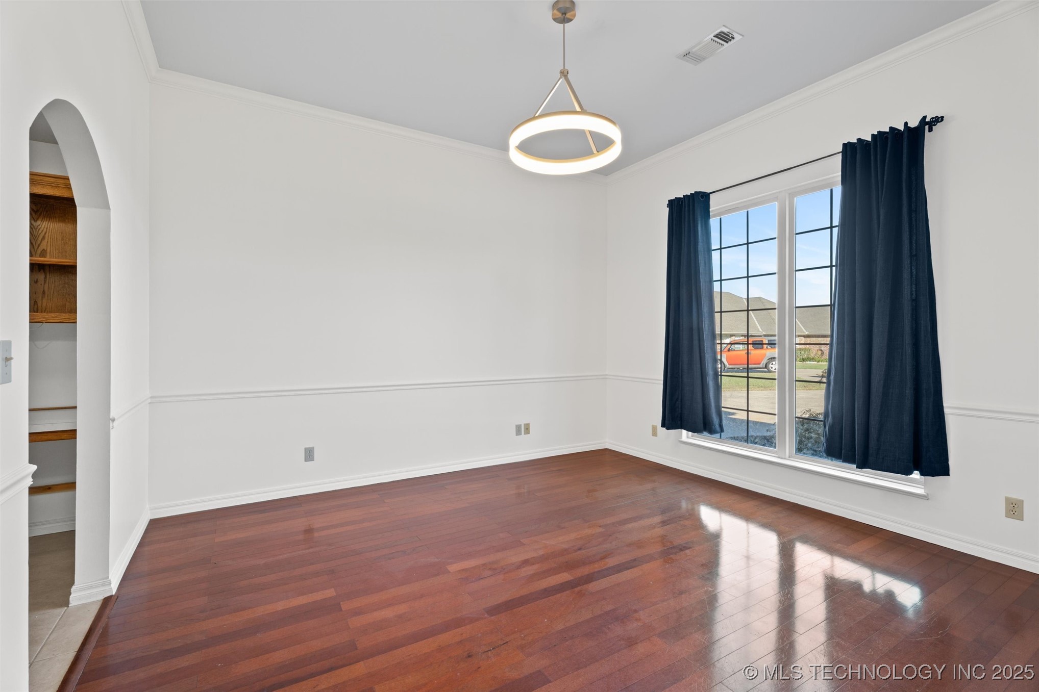 1030 East Drive Property Photo 4