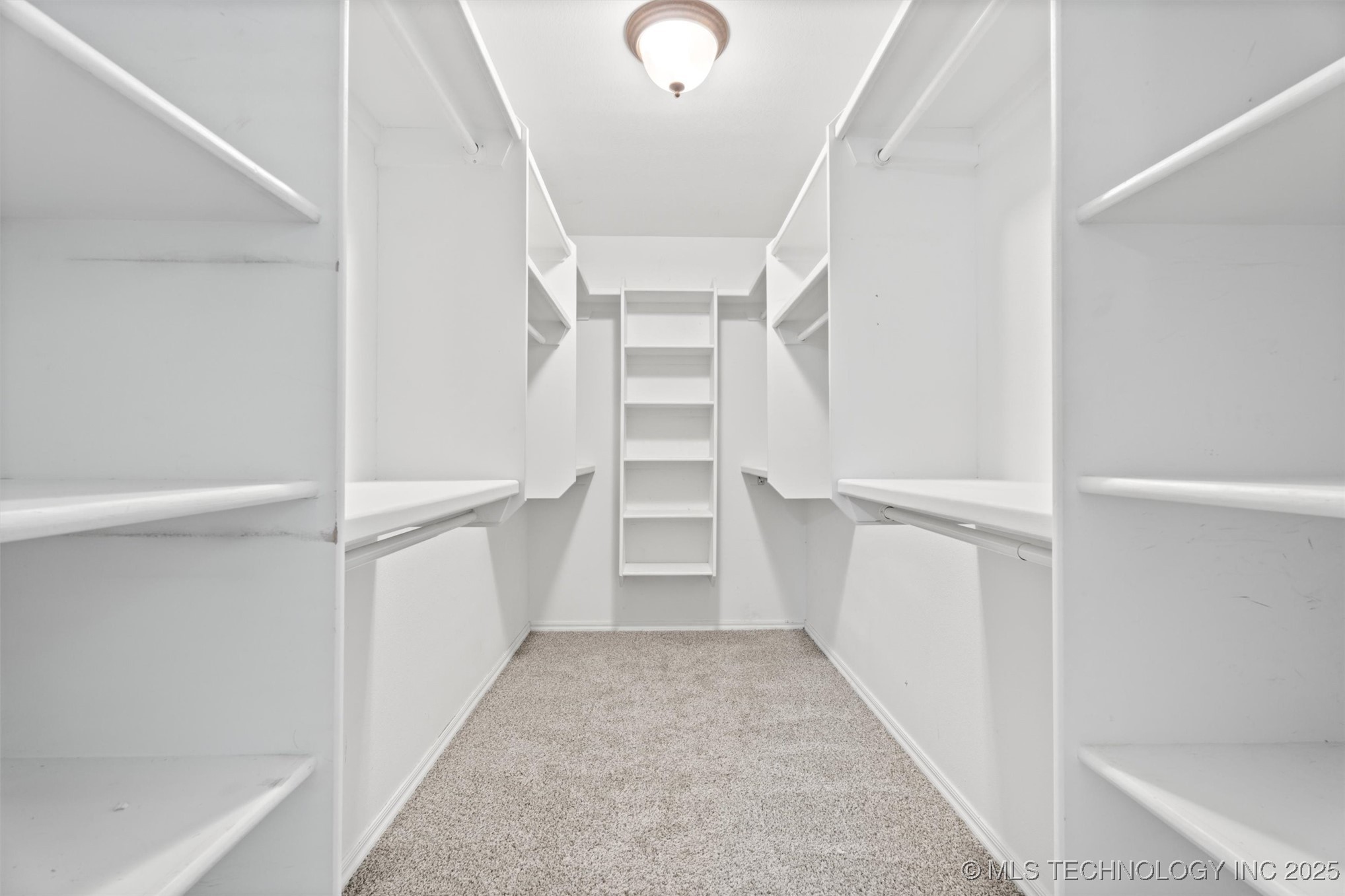 1030 East Drive Property Photo 23