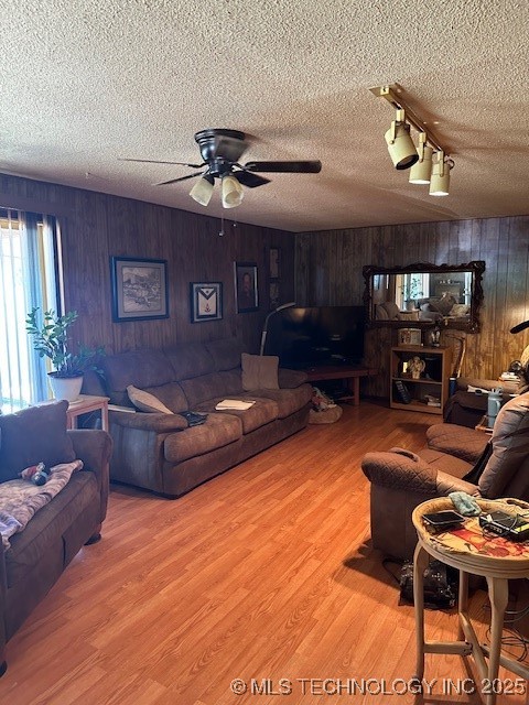 3923 E-z Street Property Photo 6