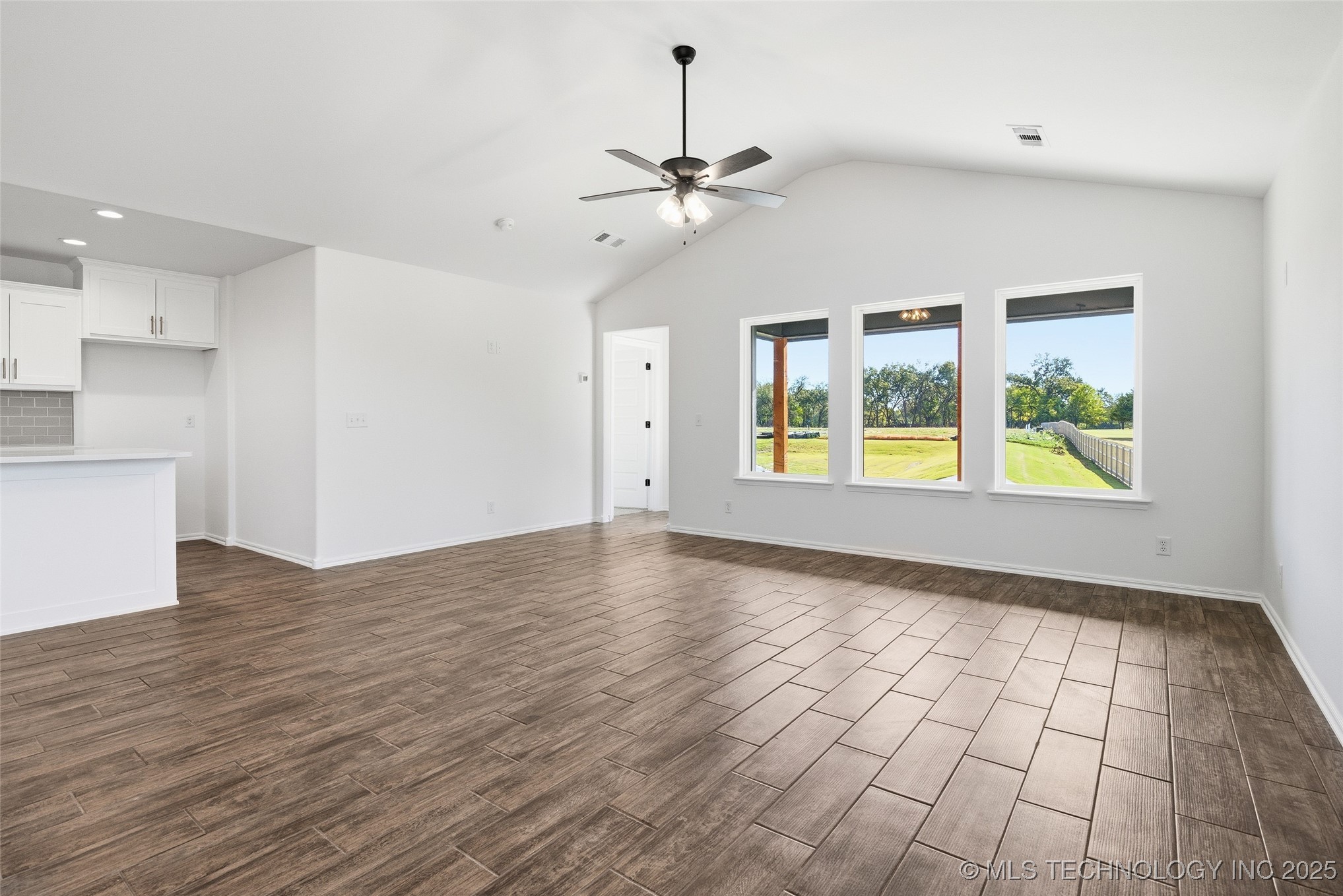 4607 W Union Street Property Photo 4