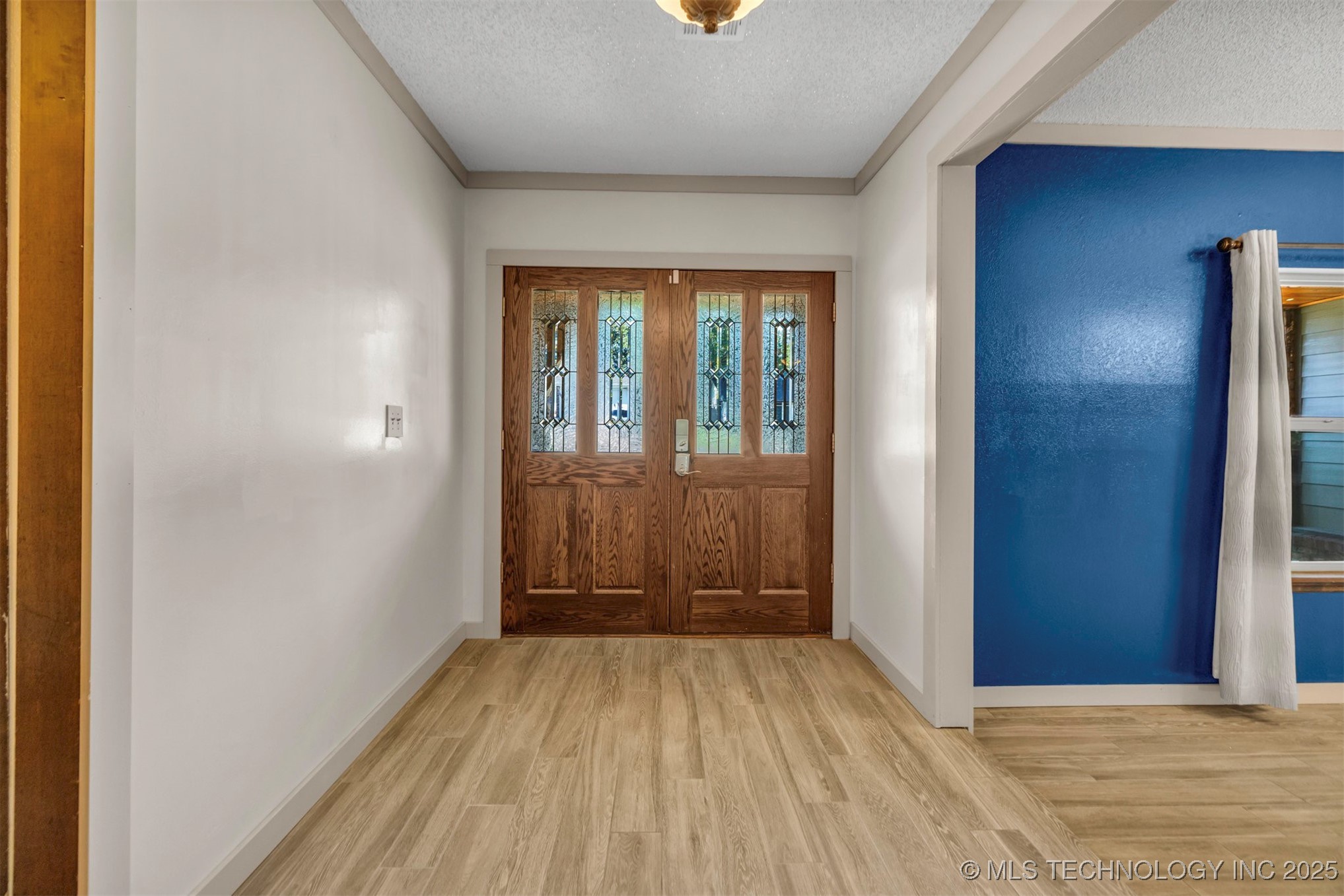 6717 S Oswego Avenue Property Photo 8