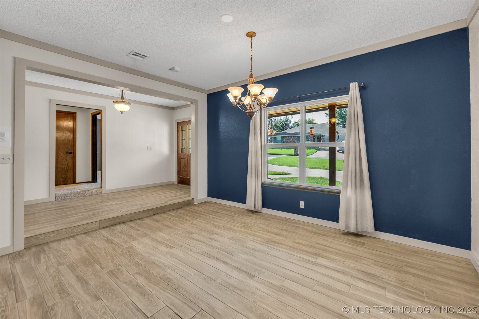 6717 S Oswego Avenue Property Photo 12