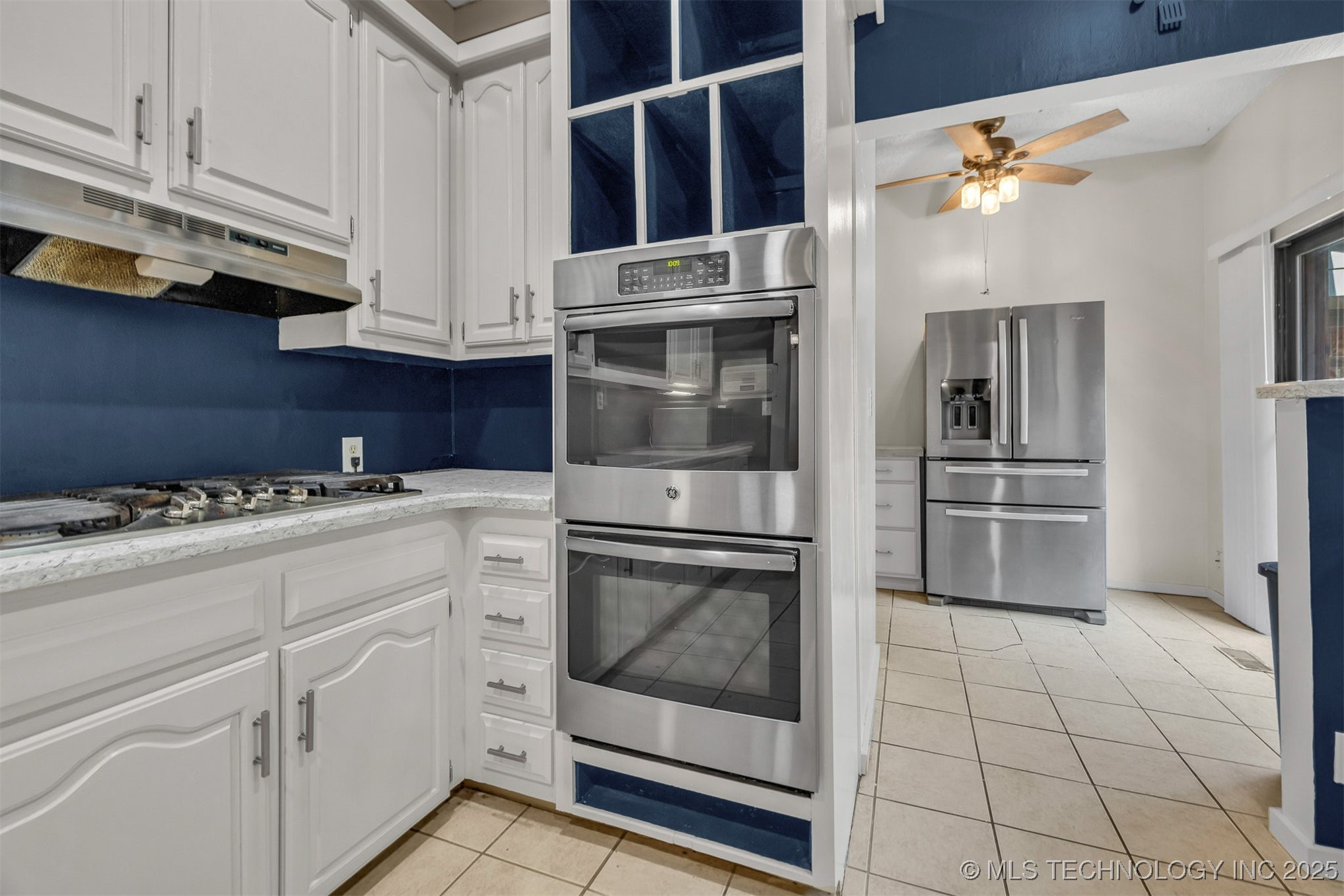 6717 S Oswego Avenue Property Photo 22