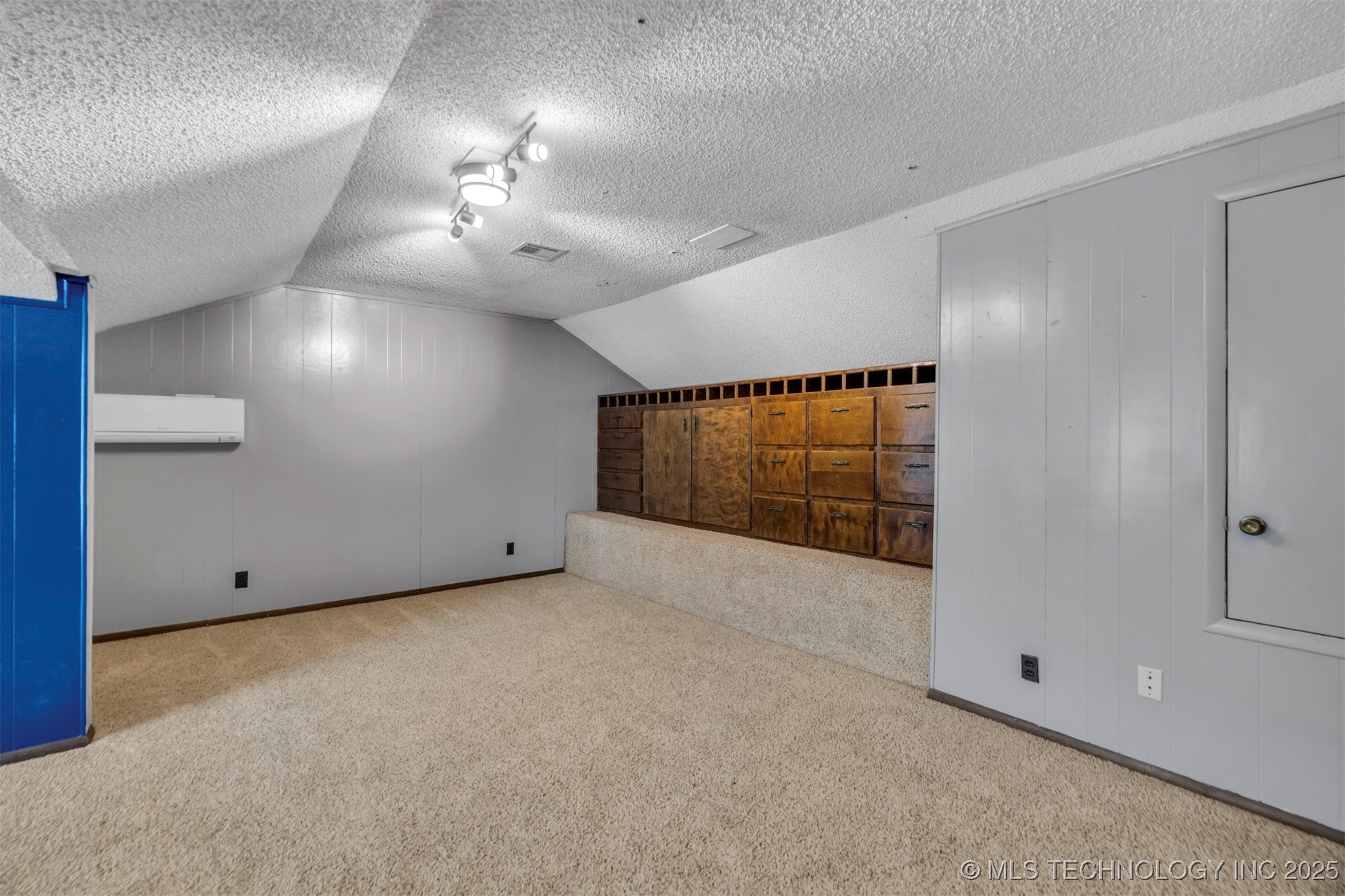 6717 S Oswego Avenue Property Photo 33