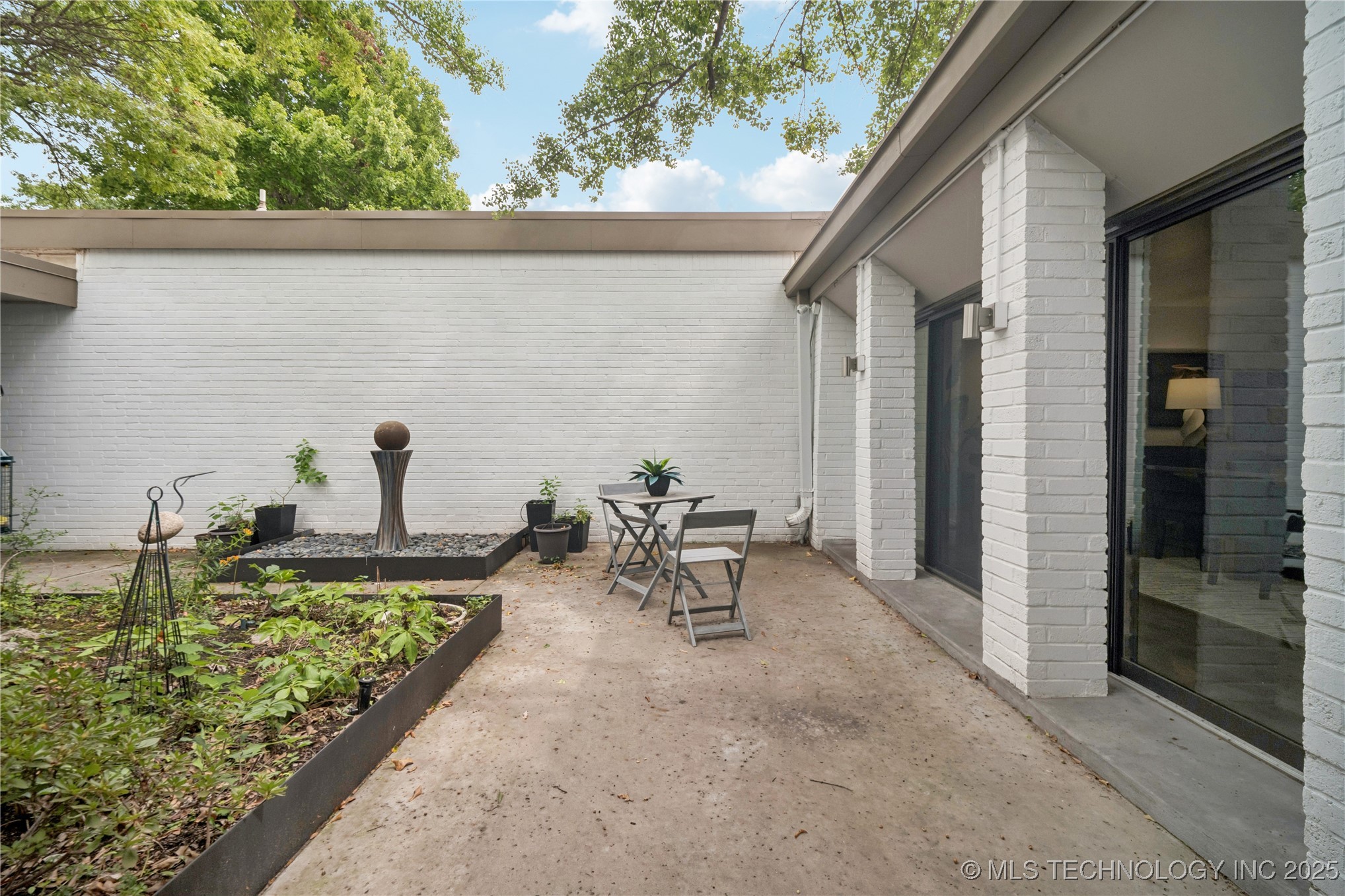 2411 E 72nd Place 2-a-3 Property Photo 2