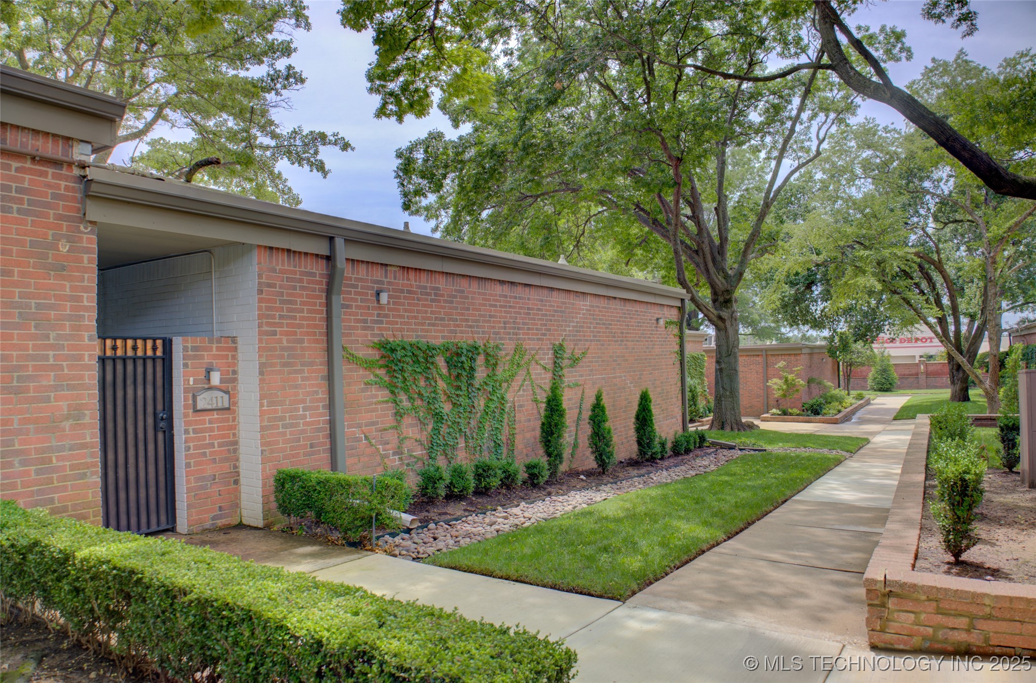 2411 E 72nd Place 2-a-3 Property Photo 4