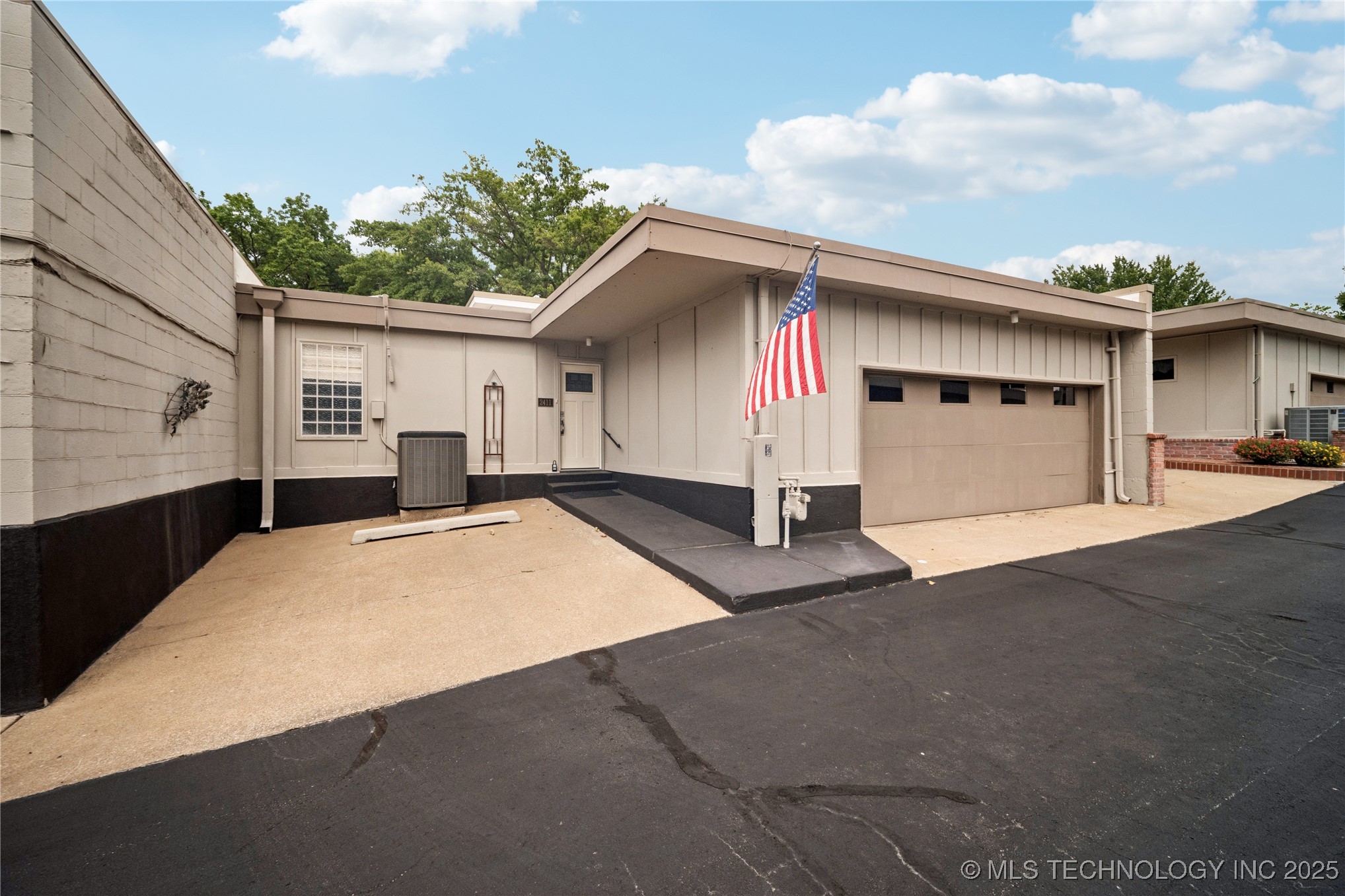 2411 E 72nd Place 2-a-3 Property Photo 37