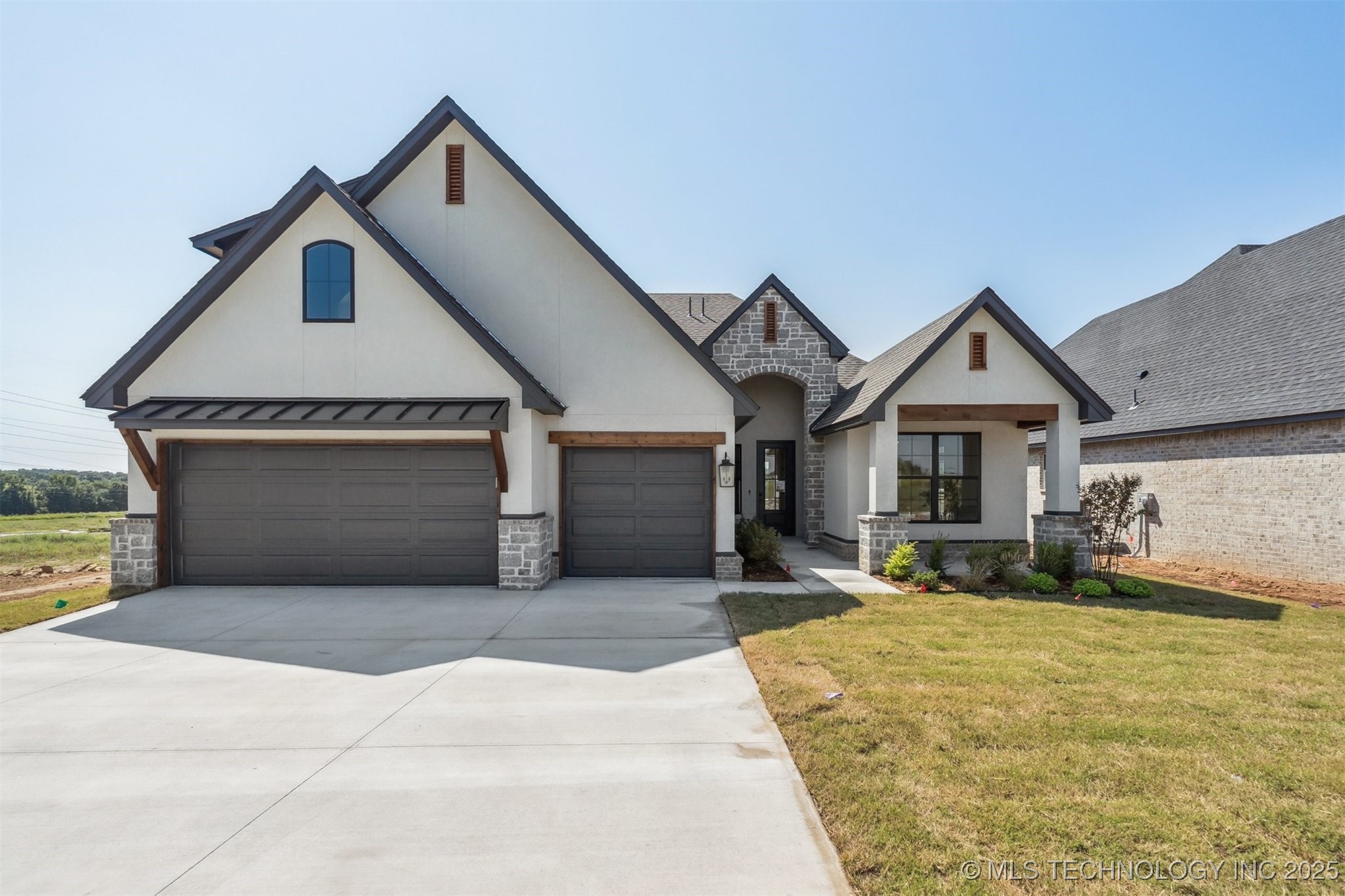 2722 E 134th Circle Property Photo 2