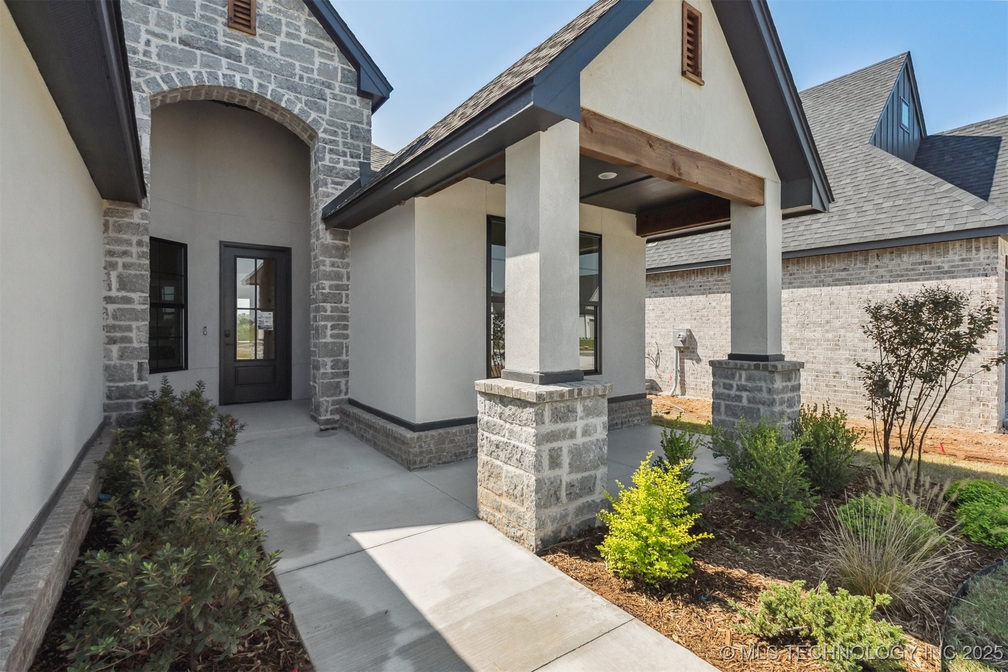 2722 E 134th Circle Property Photo 3