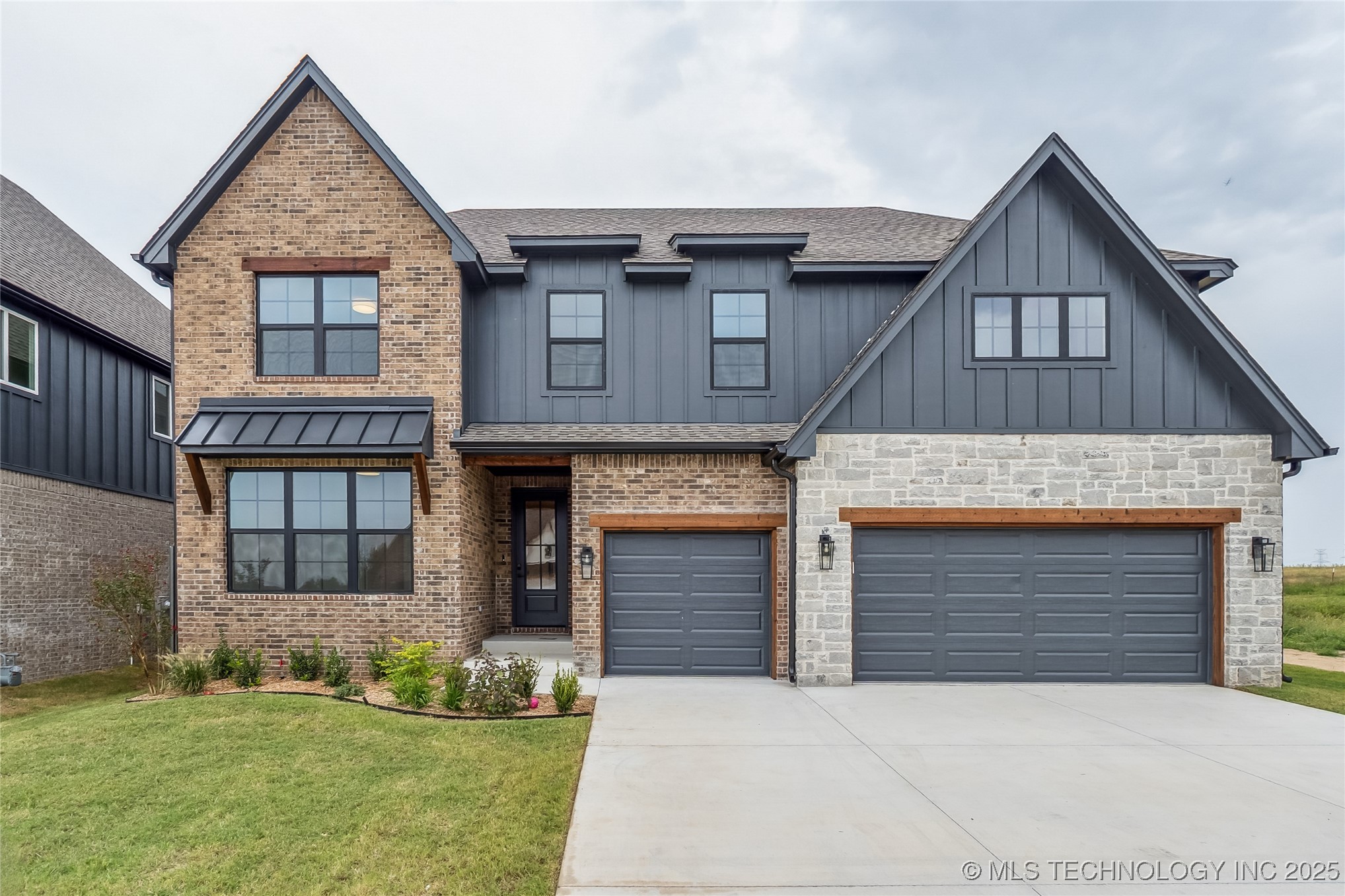 2325 E 134th Circle Property Photo 5