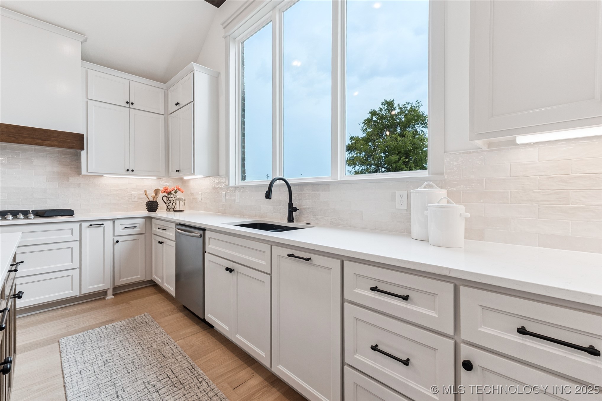 2325 E 134th Circle Property Photo 25