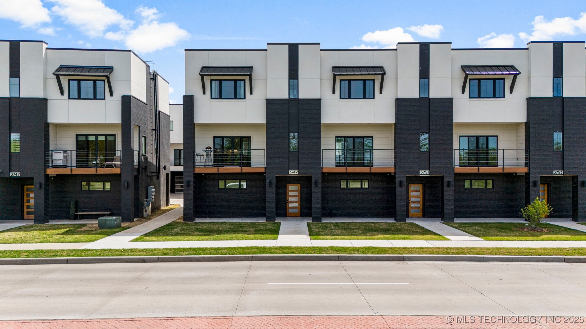 3777 S Riverside Drive 3777 Property Photo 2