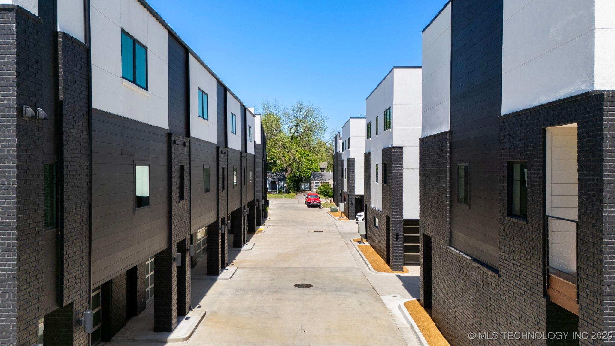 3777 S Riverside Drive 3777 Property Photo 7