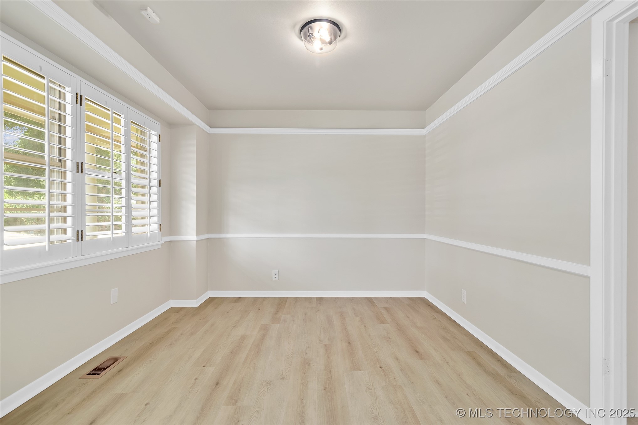 6119 S Hudson Place Property Photo 7