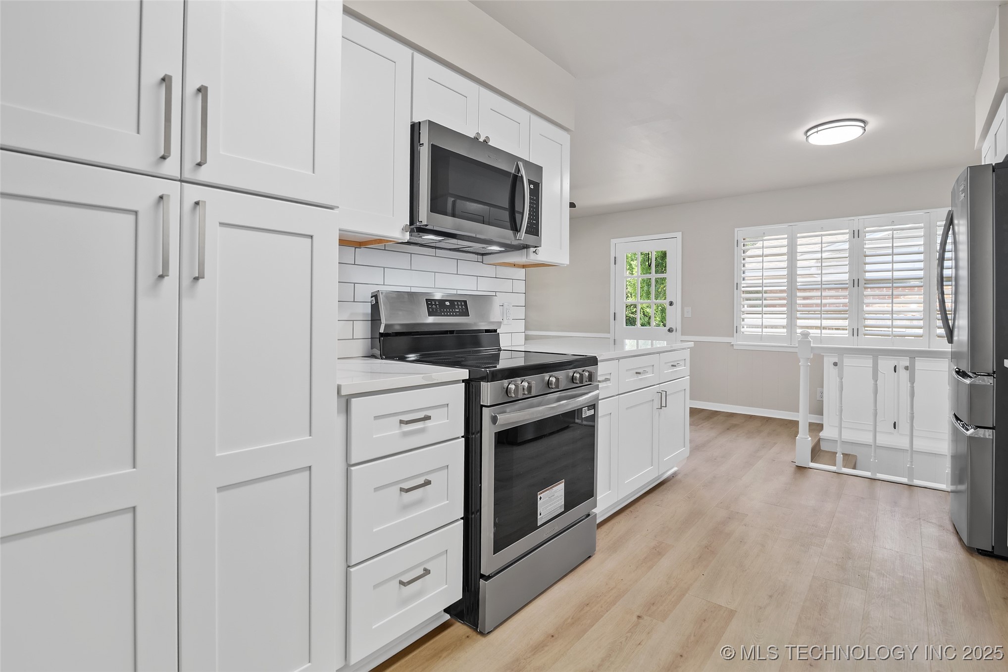 6119 S Hudson Place Property Photo 10