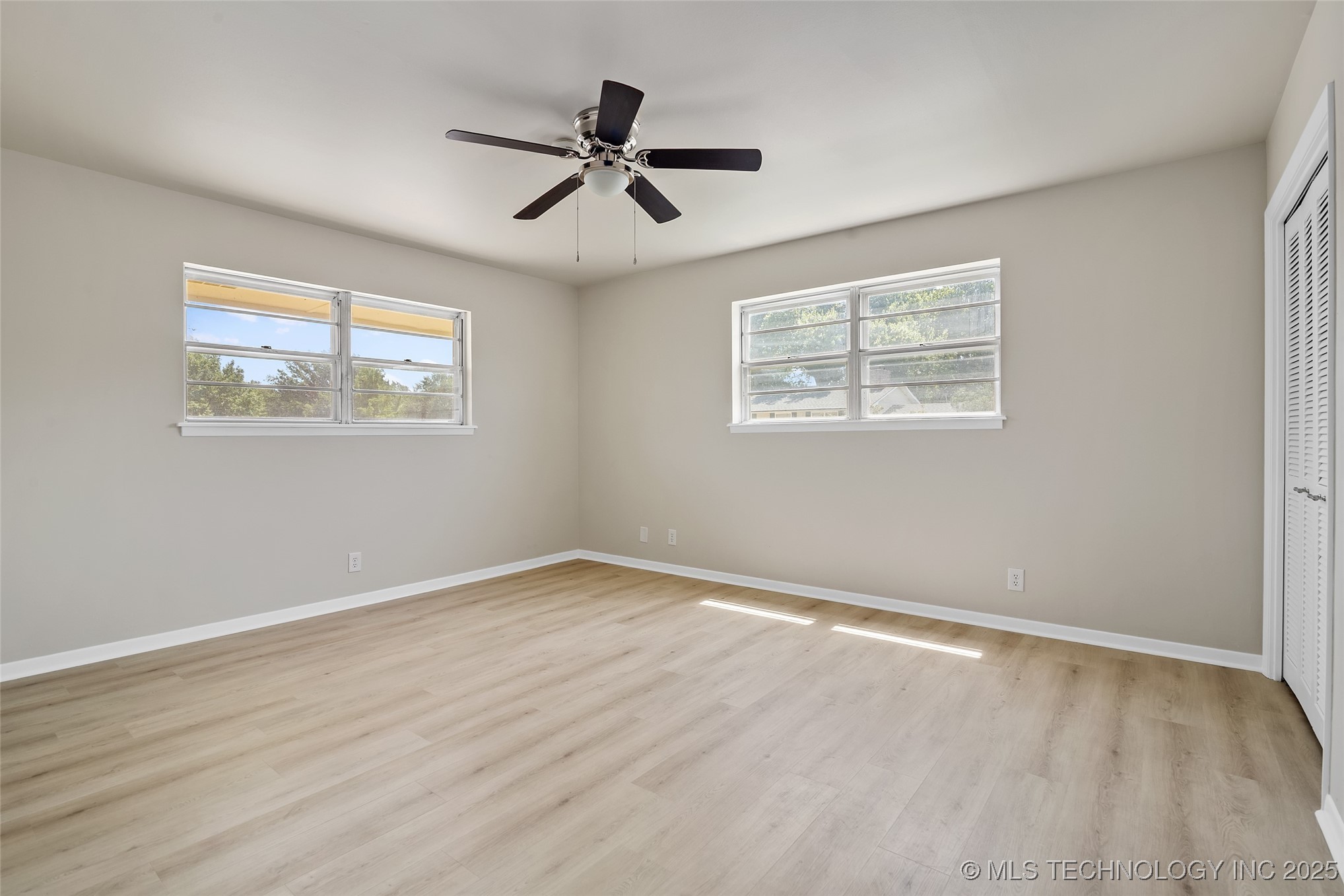 6119 S Hudson Place Property Photo 25