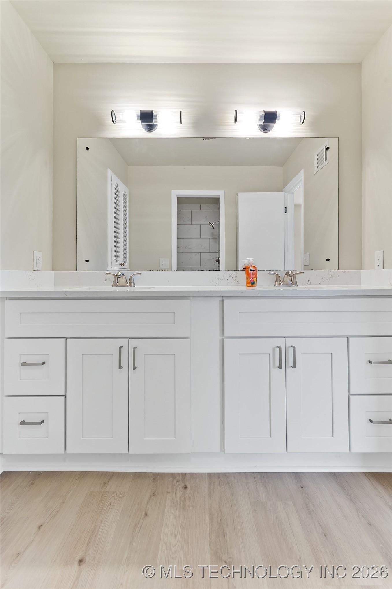 6119 S Hudson Place Property Photo 28