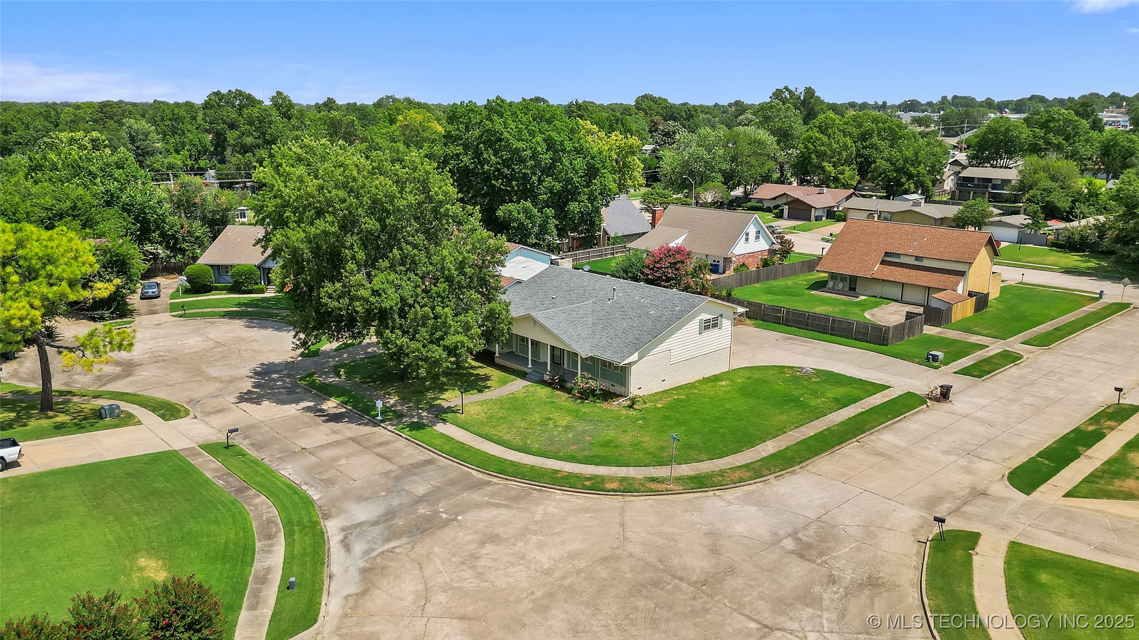 6119 S Hudson Place Property Photo 33