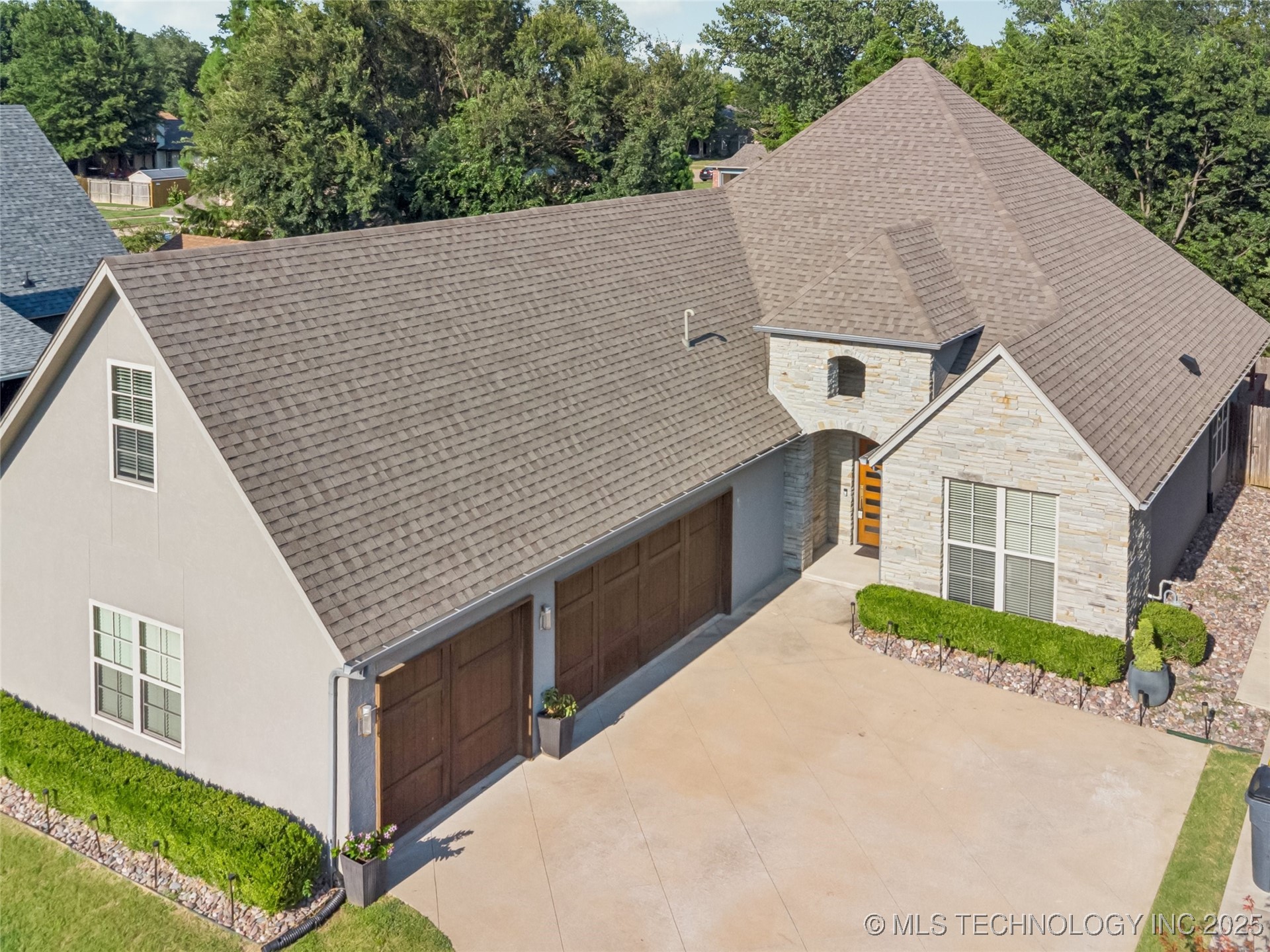 11427 S Ash Street Property Photo 2