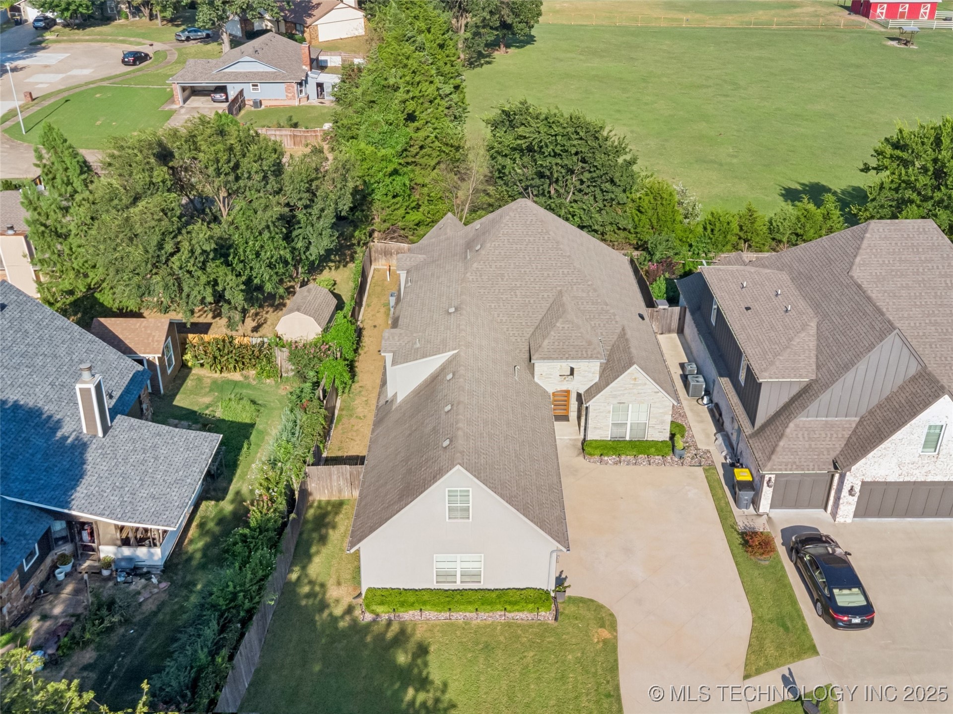 11427 S Ash Street Property Photo 4