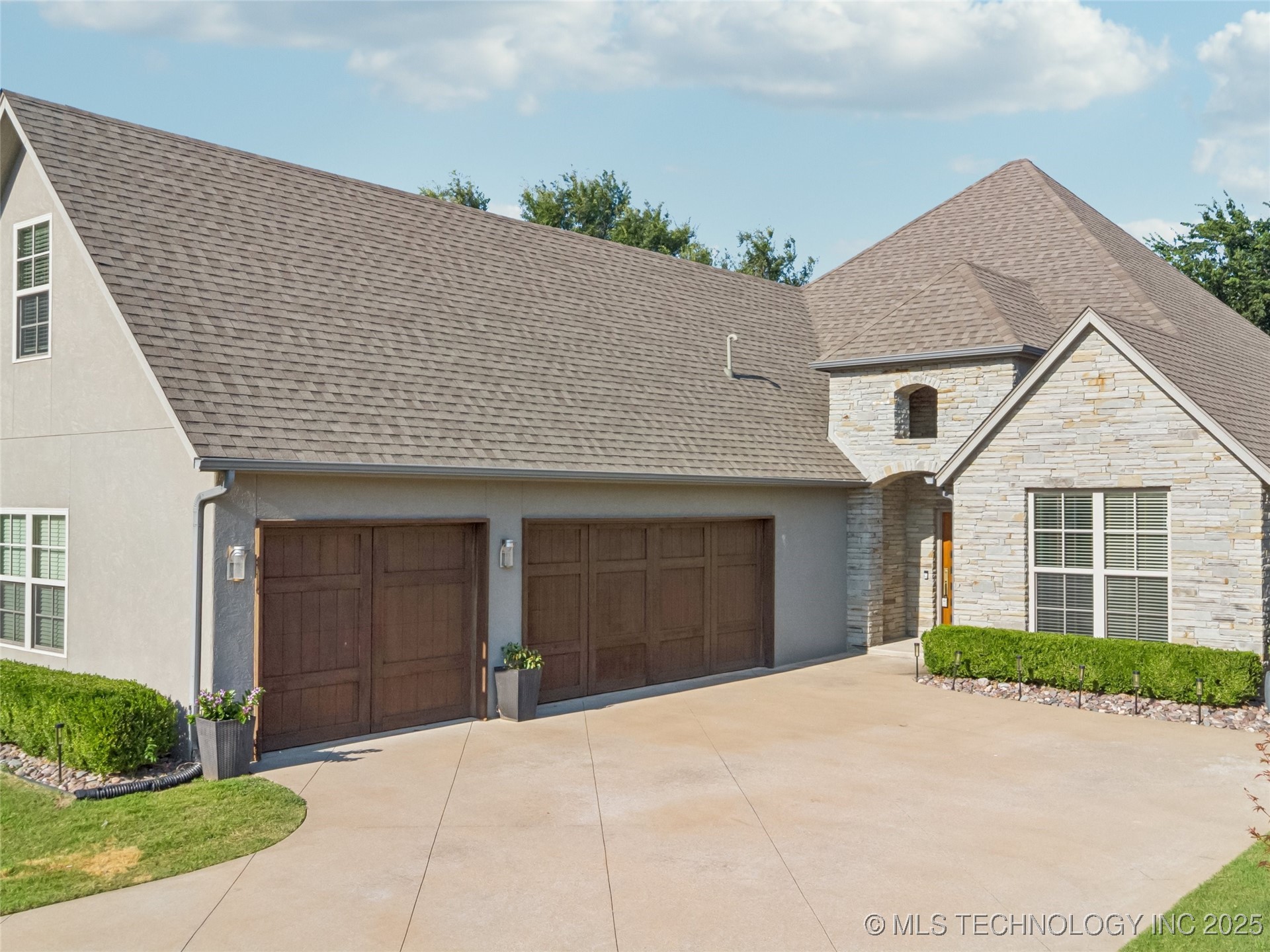 11427 S Ash Street Property Photo 5