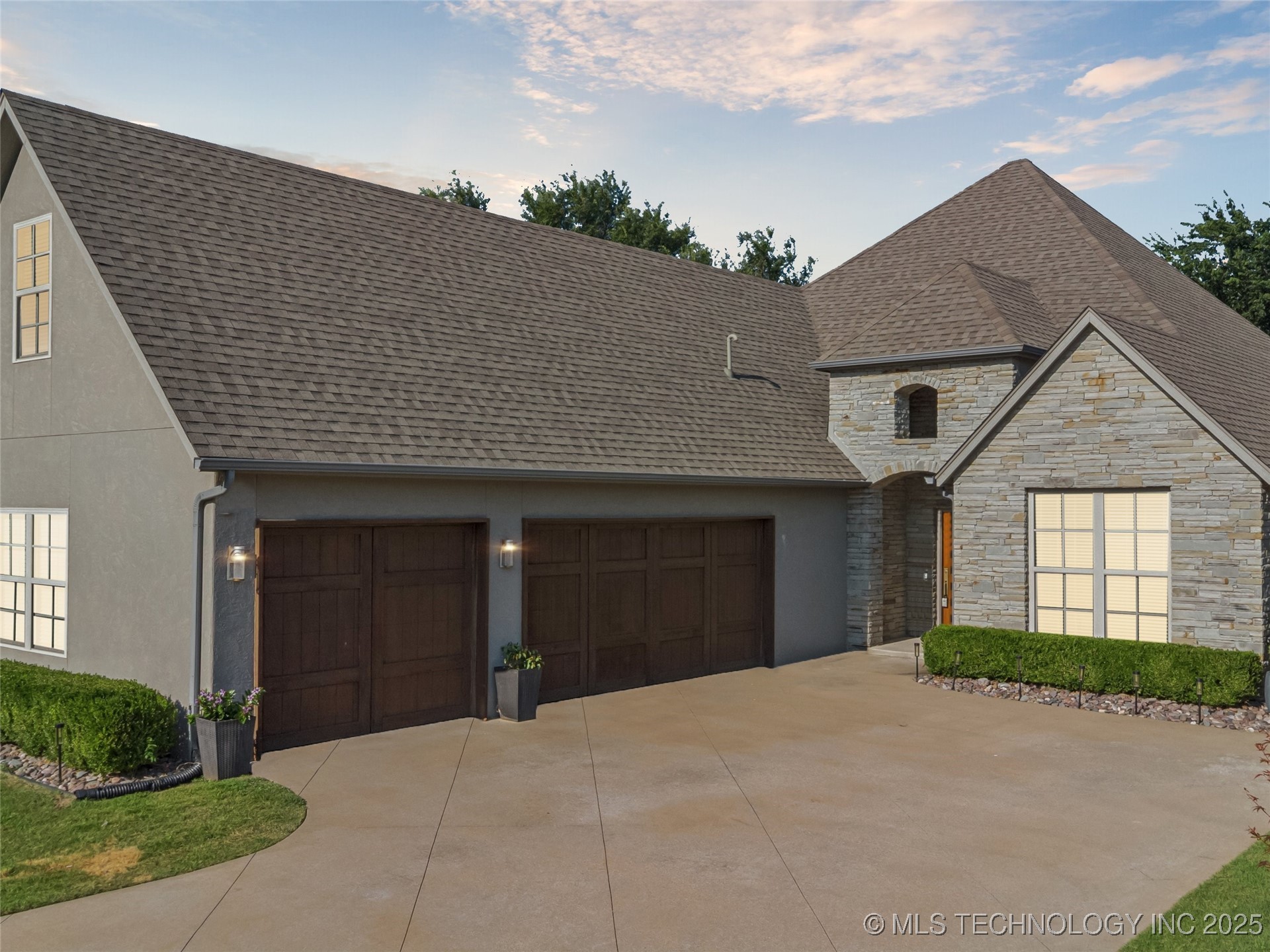 11427 S Ash Street Property Photo 6