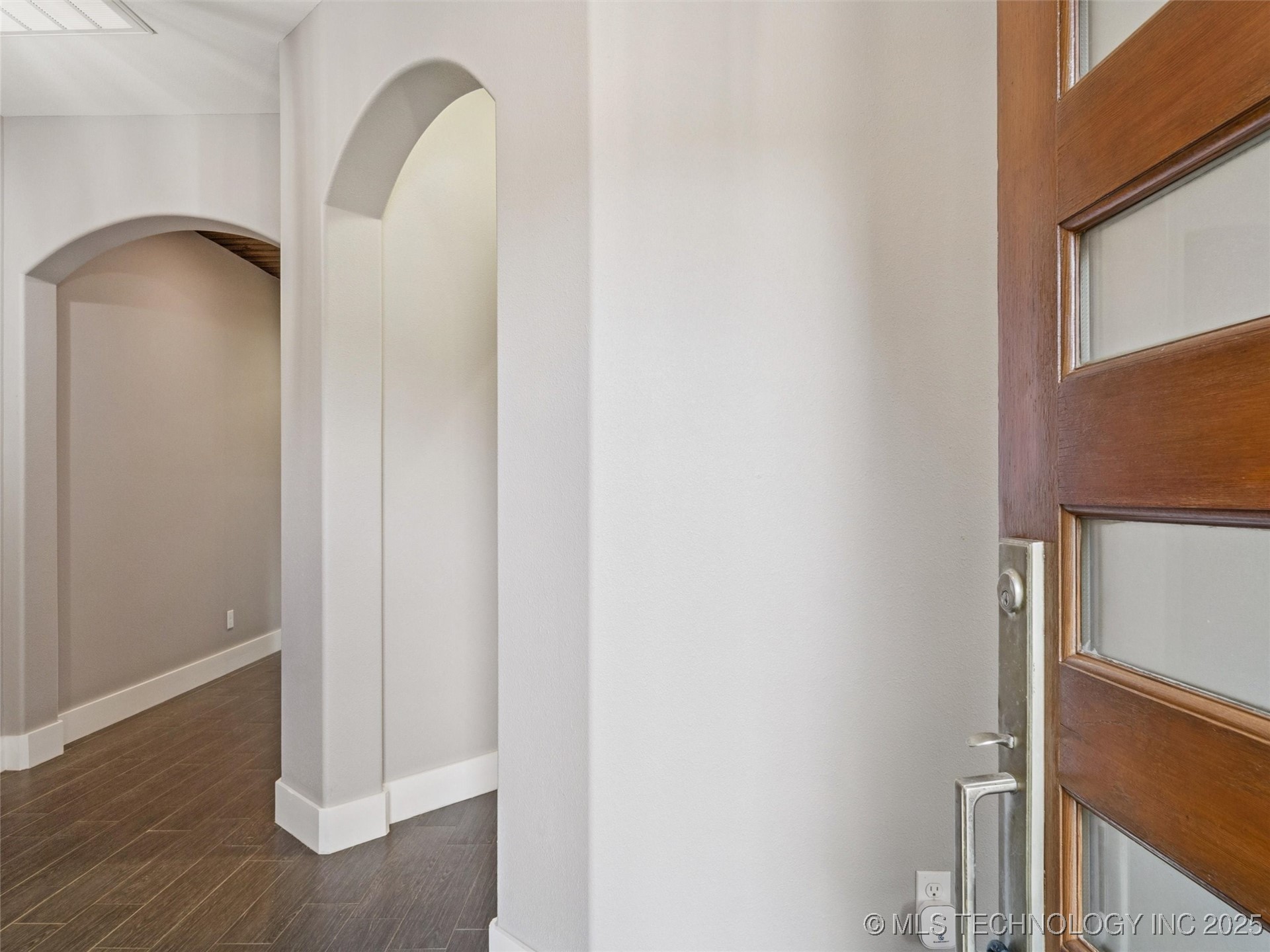 11427 S Ash Street Property Photo 7