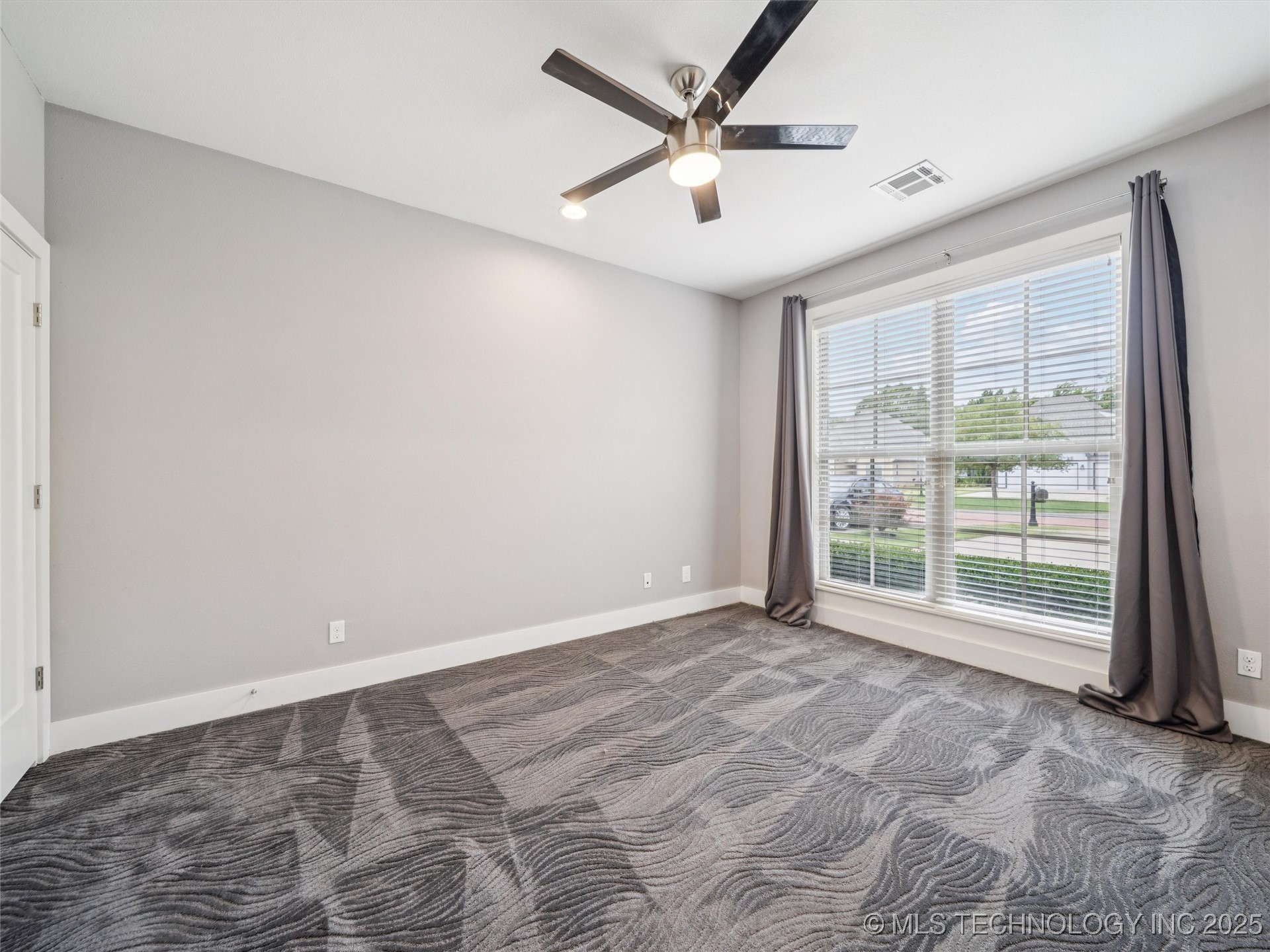 11427 S Ash Street Property Photo 8