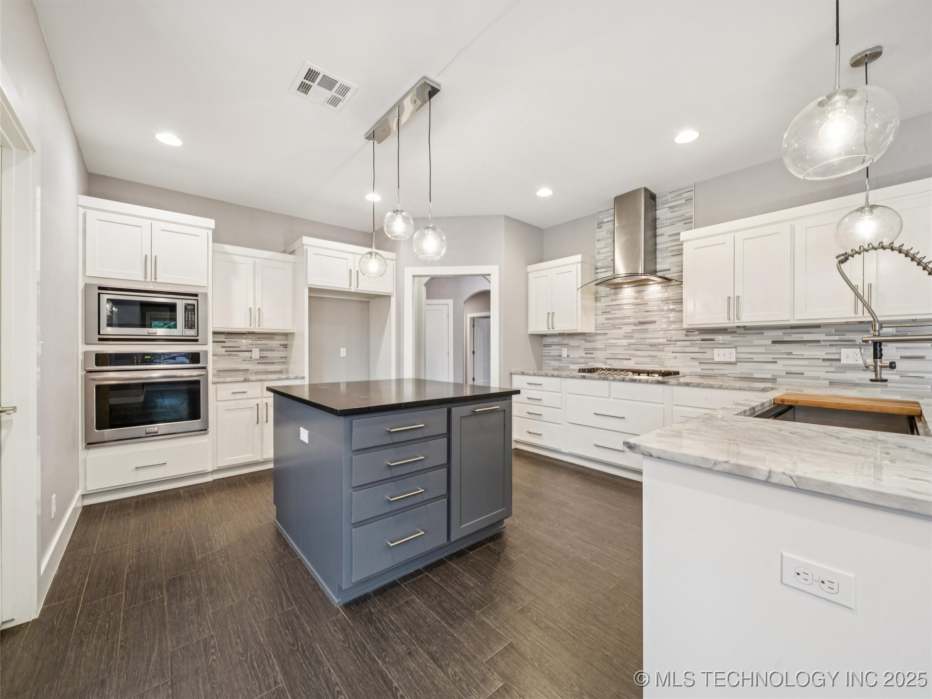 11427 S Ash Street Property Photo 10