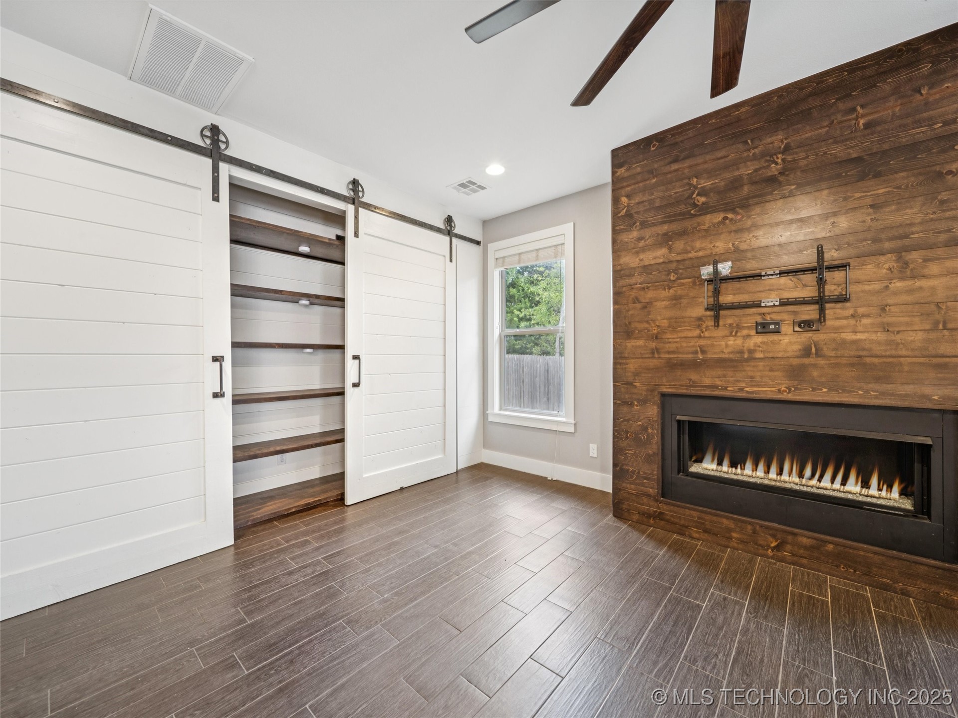 11427 S Ash Street Property Photo 11