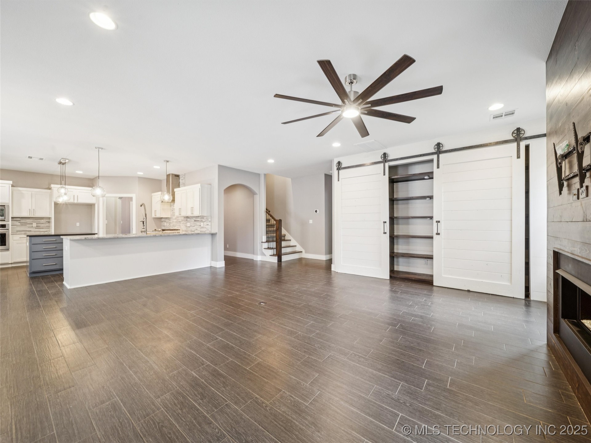 11427 S Ash Street Property Photo 12