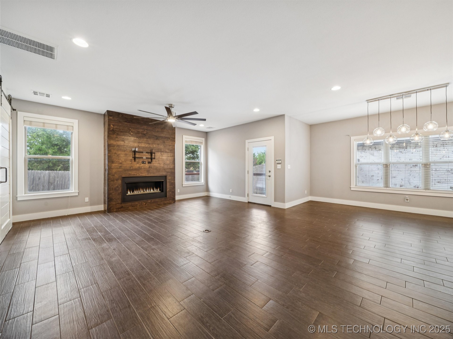 11427 S Ash Street Property Photo 13