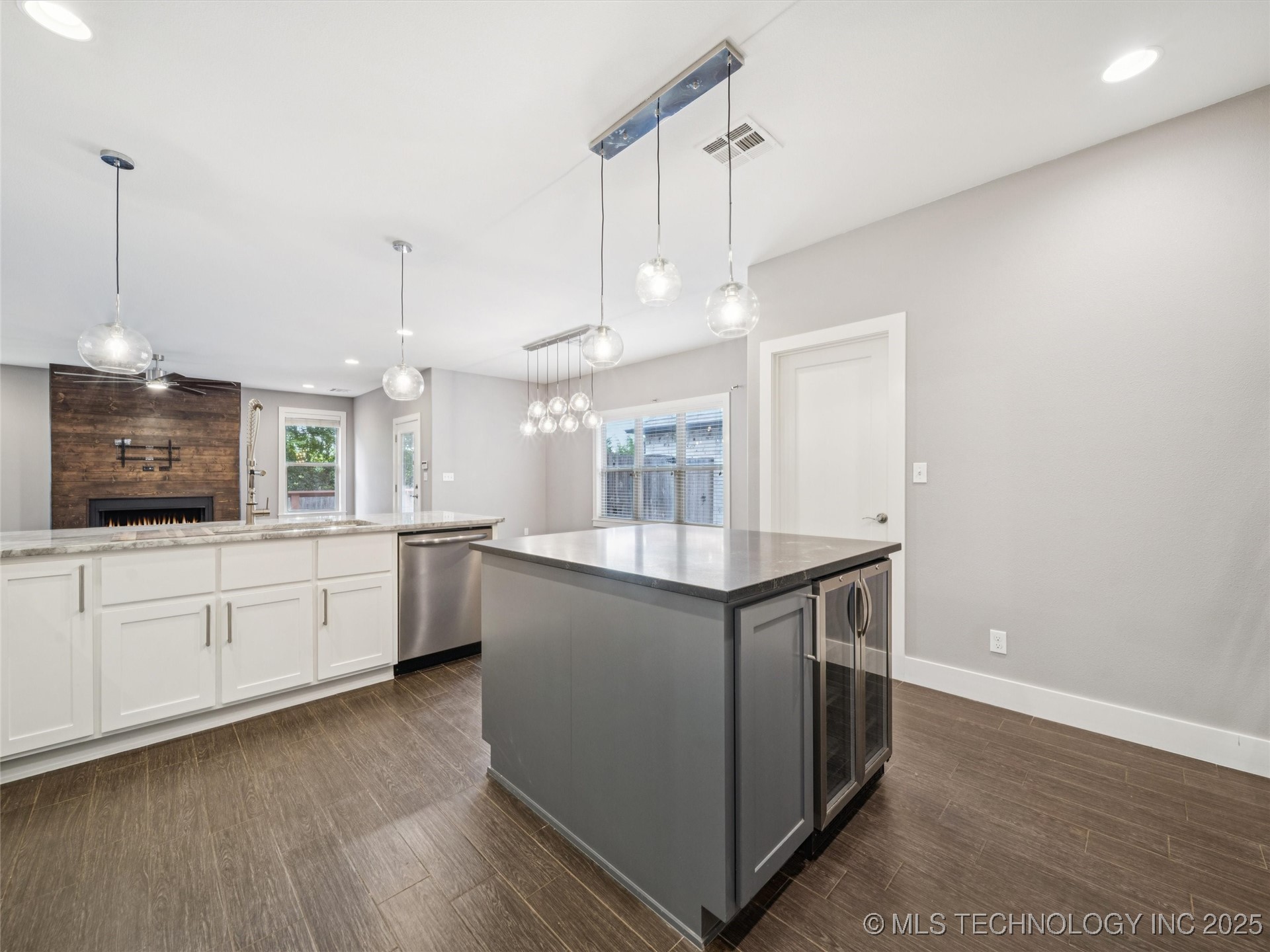 11427 S Ash Street Property Photo 17