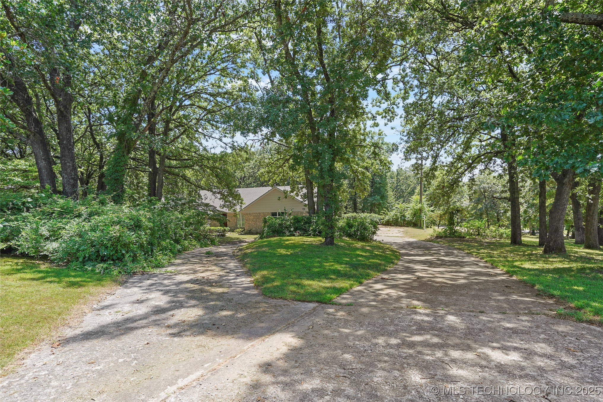 3740 E 104th Street Property Photo 2