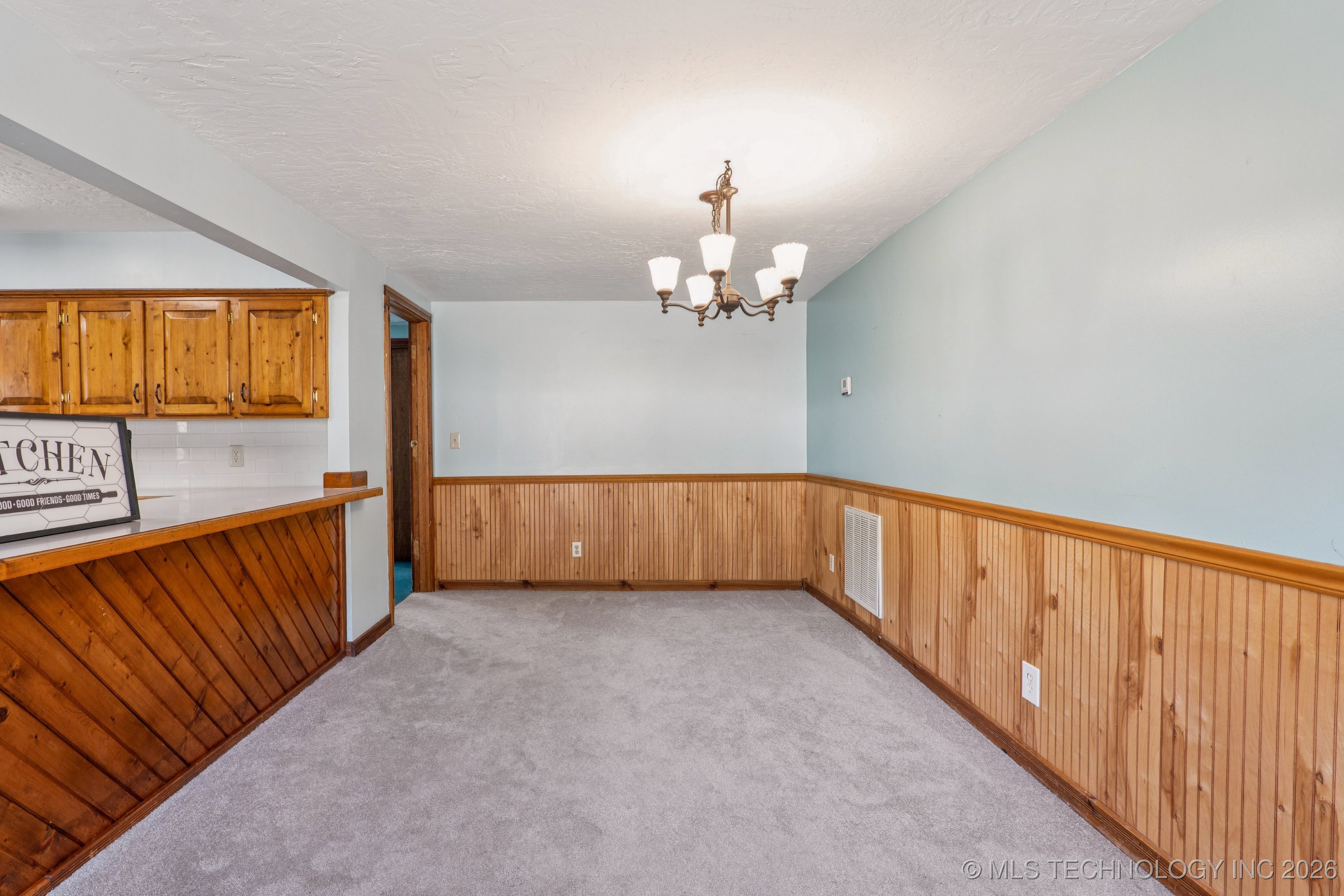 509 W 5th Street Property Photo 8