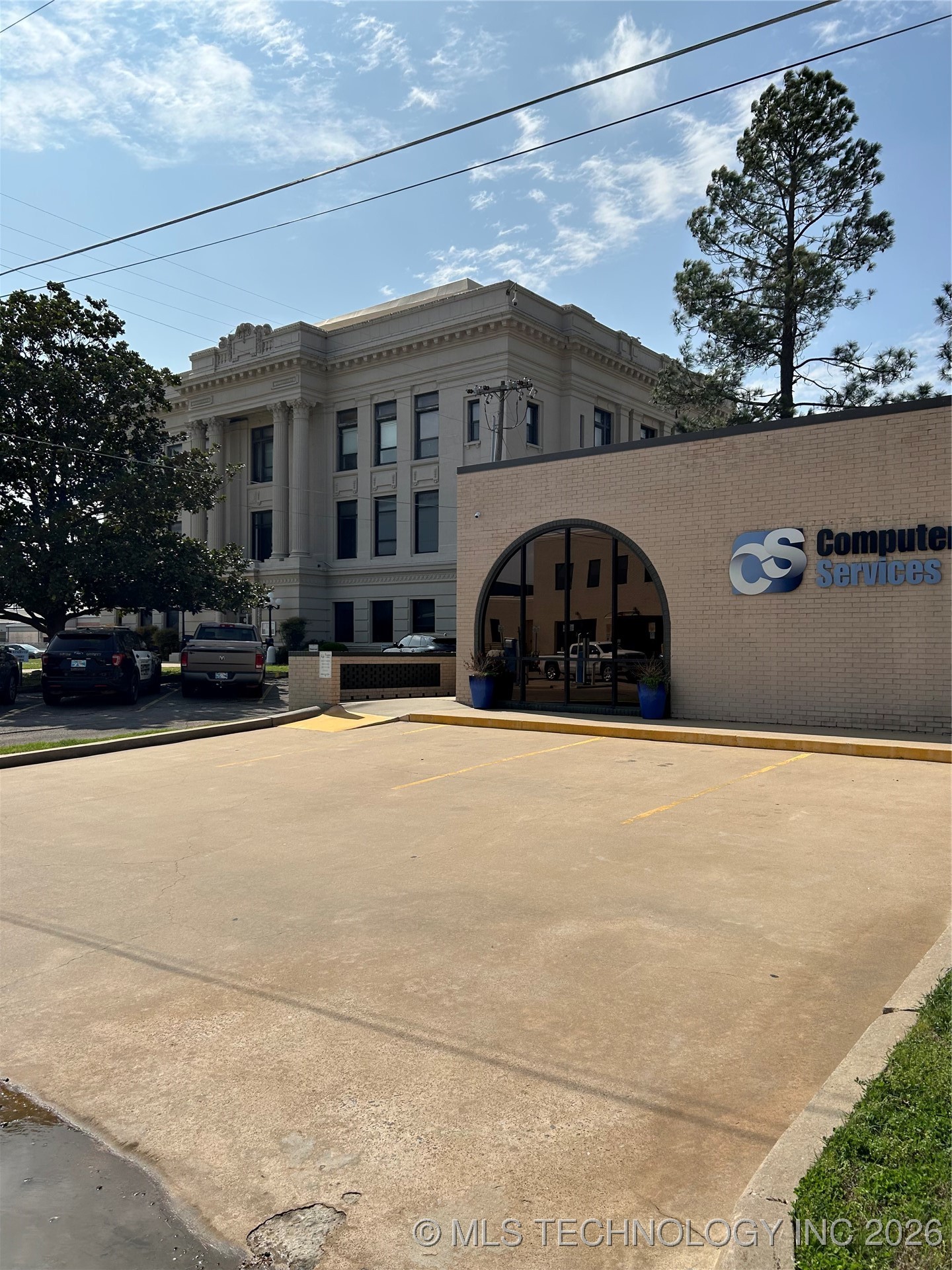 211 N 4th Property Photo 1