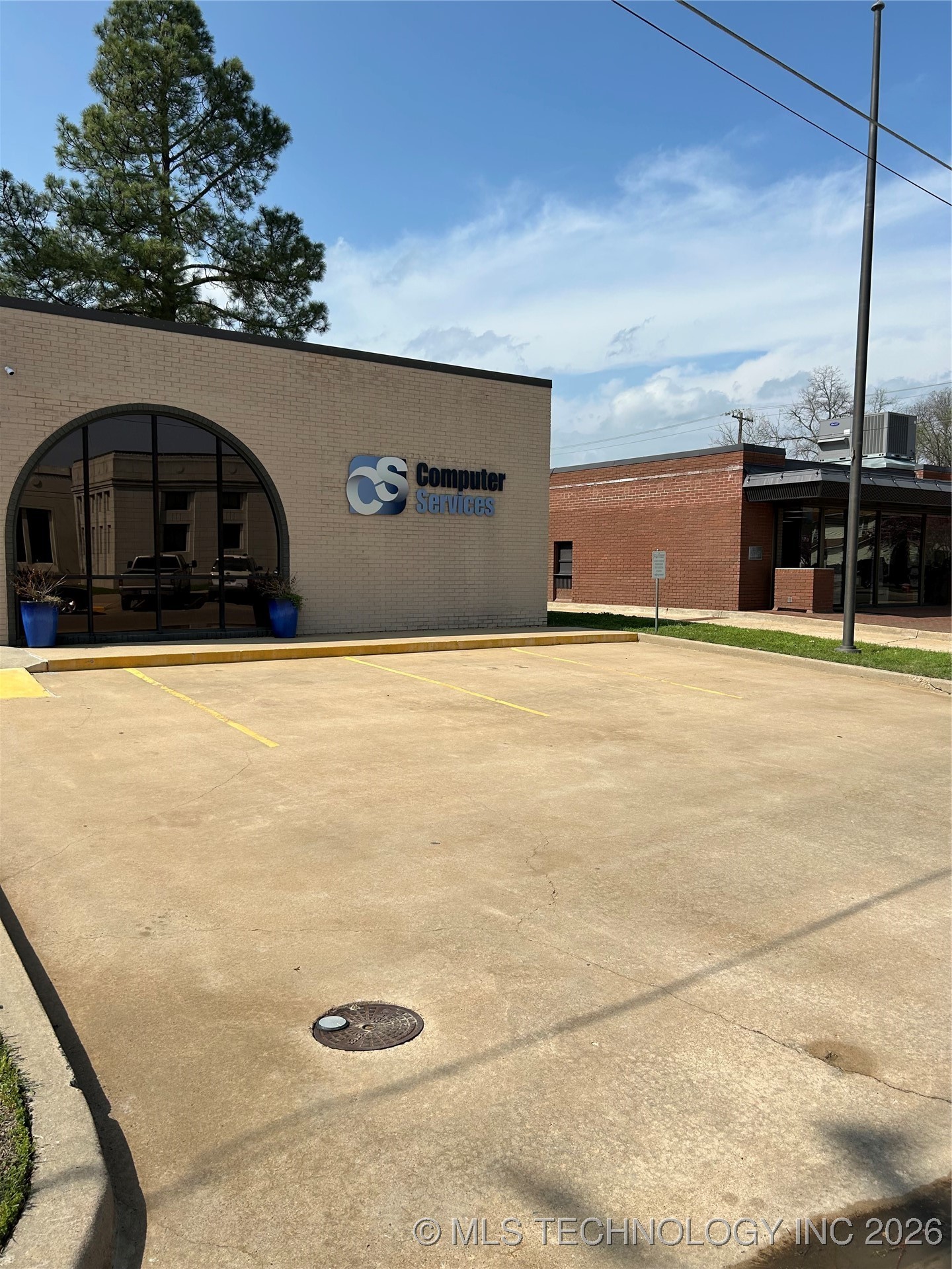 211 N 4th Property Photo 2