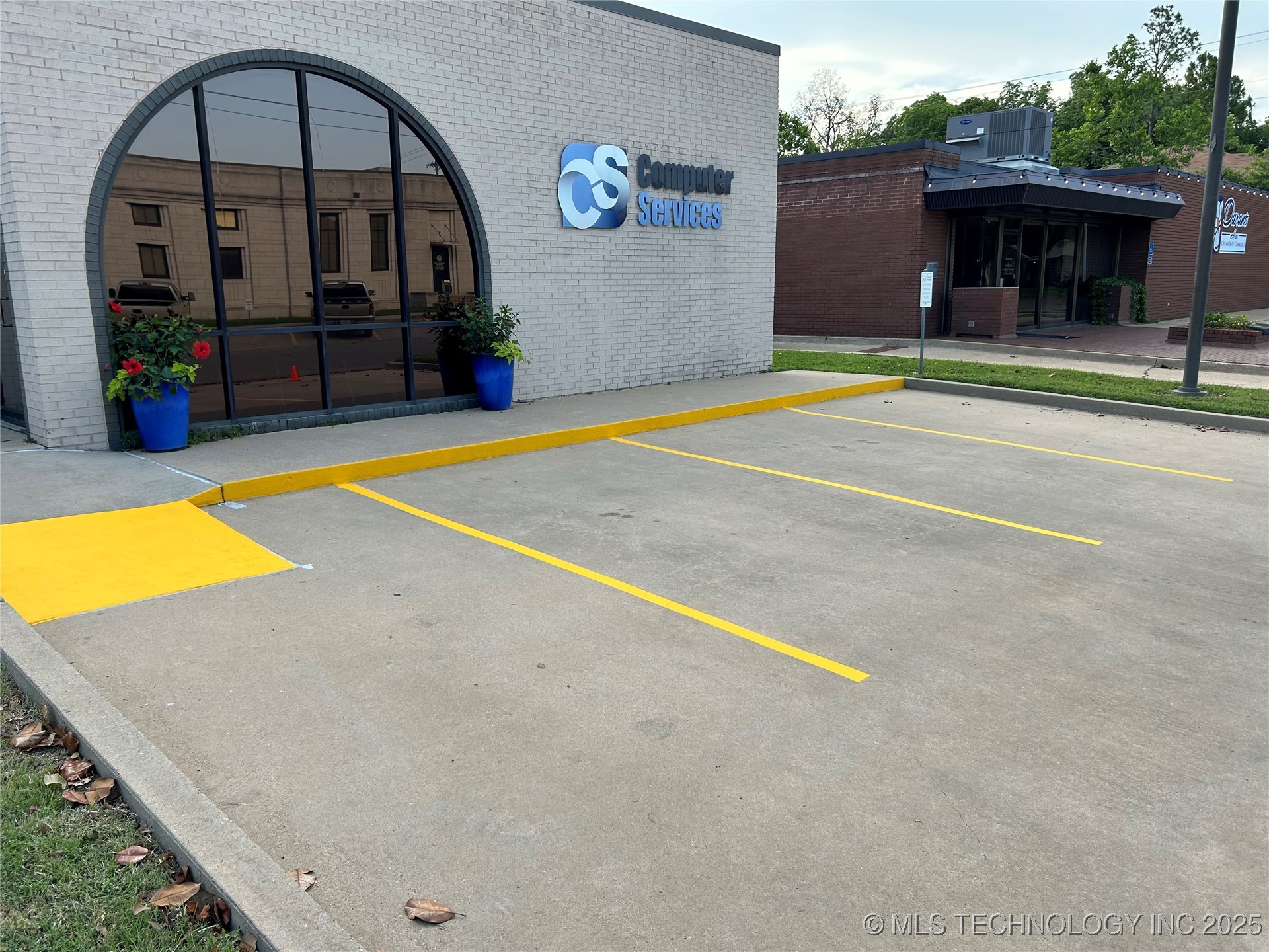 211 N 4th Property Photo 3