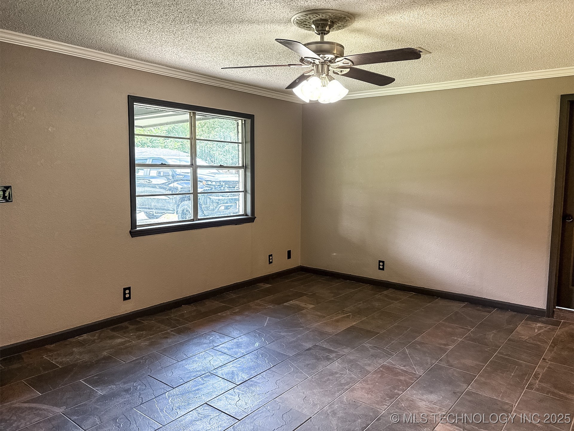 86 Wisteria Property Photo 6