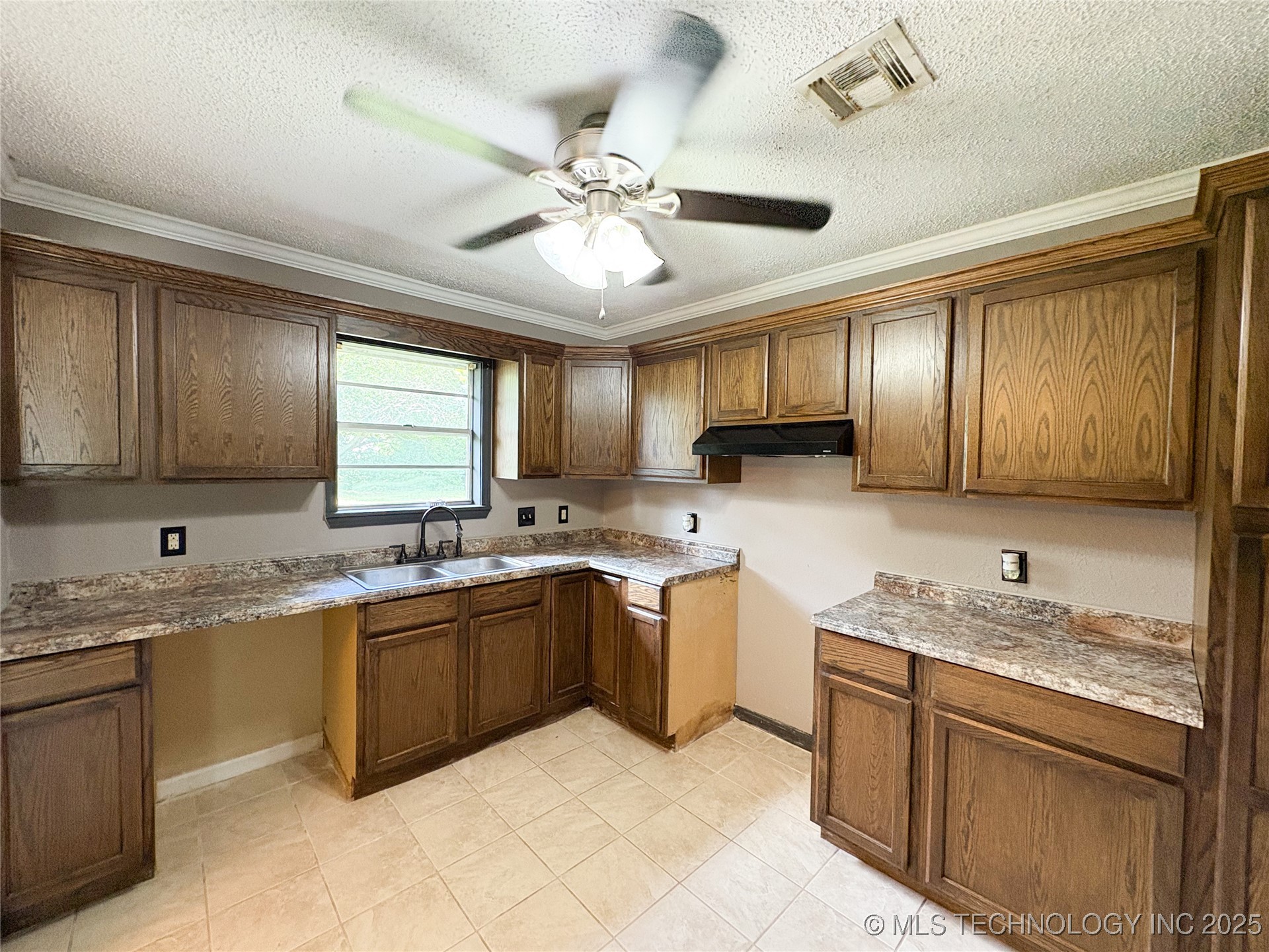 86 Wisteria Property Photo 25