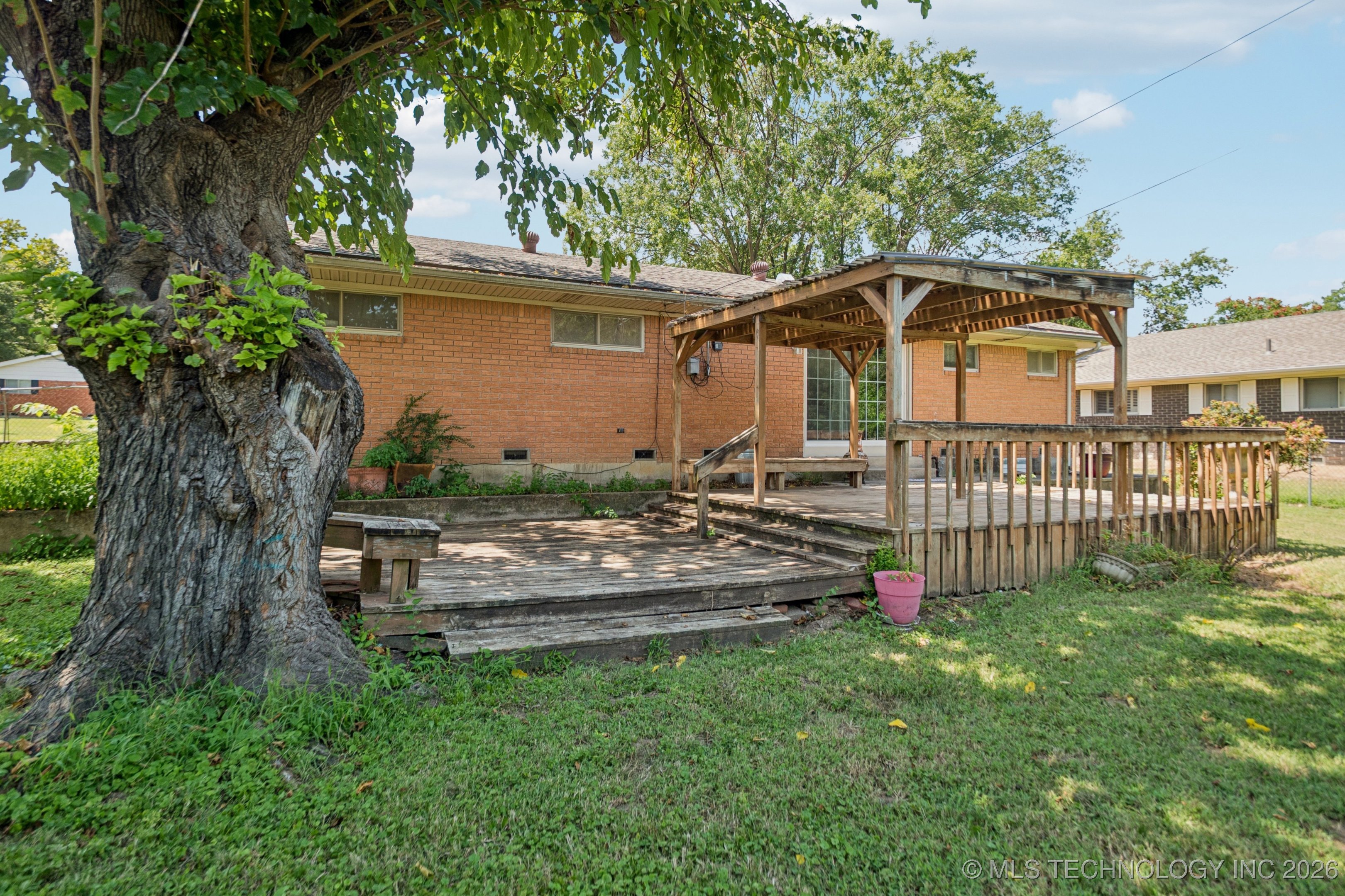 1710 Louise Drive Property Photo 5