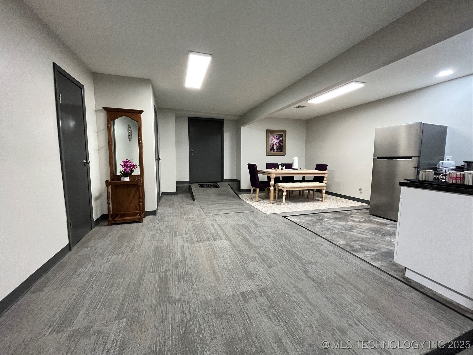 320 W Broadway Property Photo 13