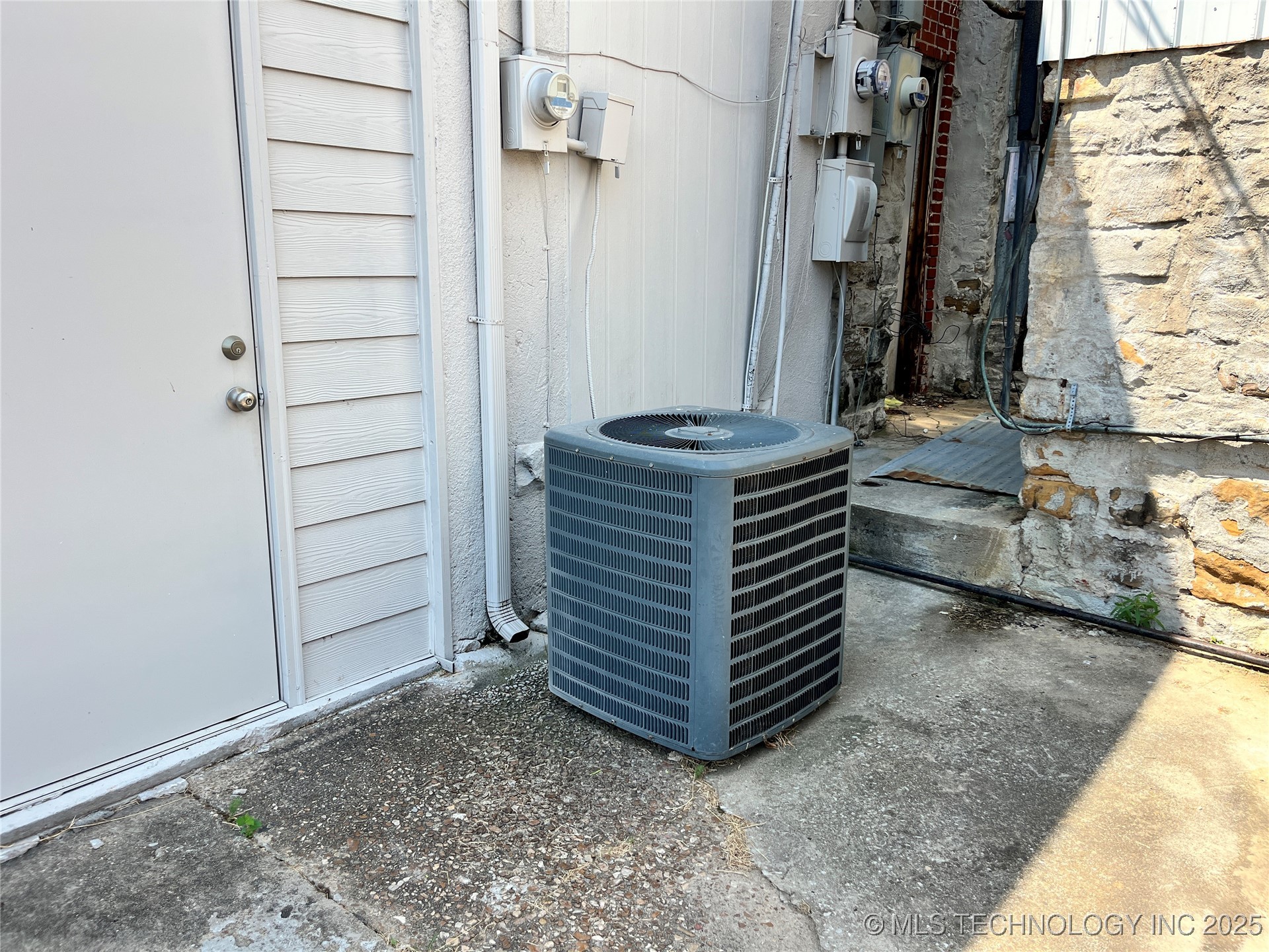 320 W Broadway Property Photo 19